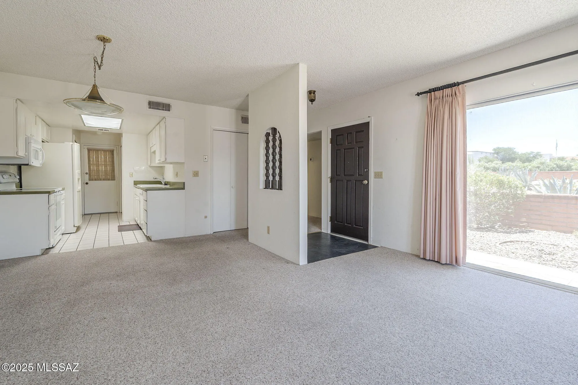 Property Slideshow image 7 of 38 | 261 w placita de los anillos, Green Valley, AZ, 85614