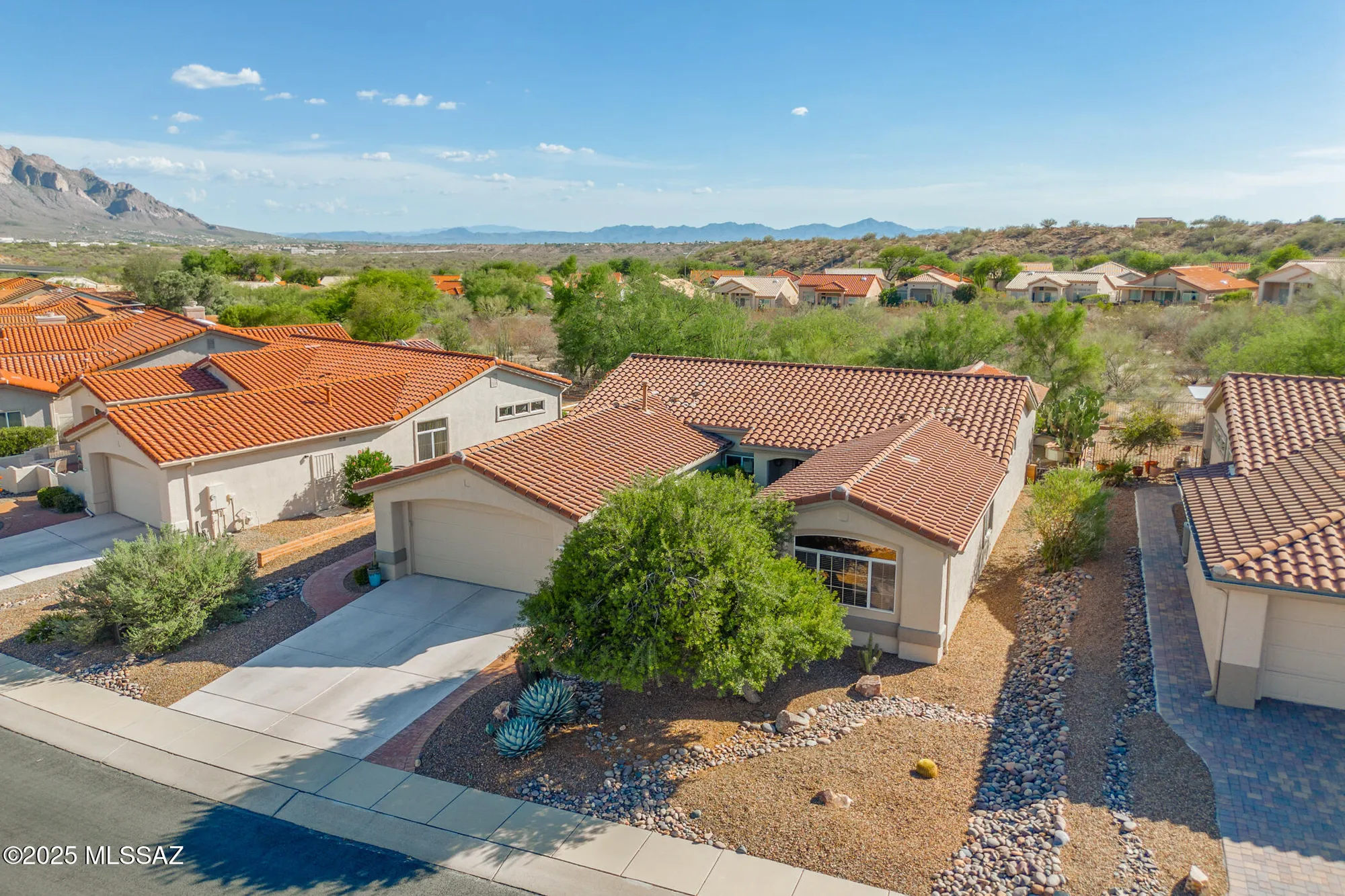 Property Slideshow image 3 of 50 | 13643 n pima spring way, Oro Valley, AZ, 85755