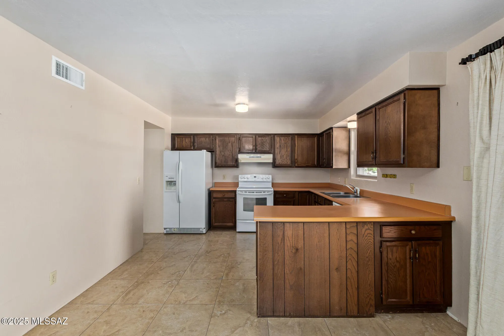 Property Slideshow image 11 of 32 | 921 s abrego dr, Green Valley, AZ, 85614