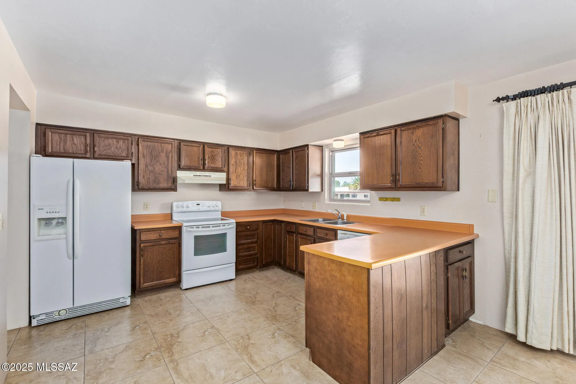 Property Slideshow image 12 of 32 | 921 s abrego dr, Green Valley, AZ, 85614