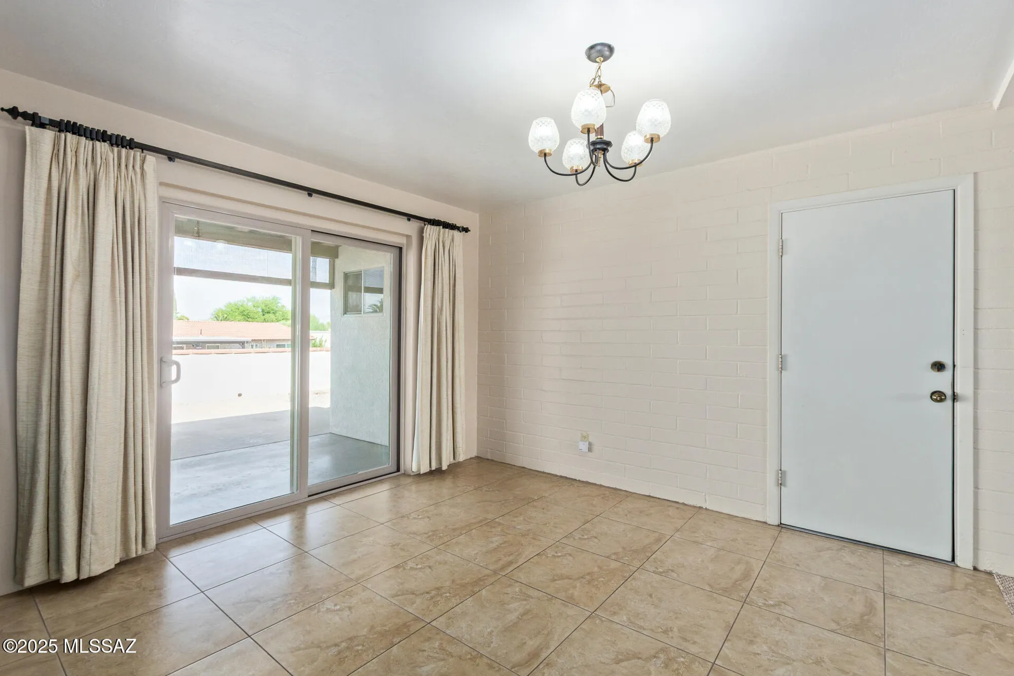 Property Slideshow image 9 of 32 | 921 s abrego dr, Green Valley, AZ, 85614