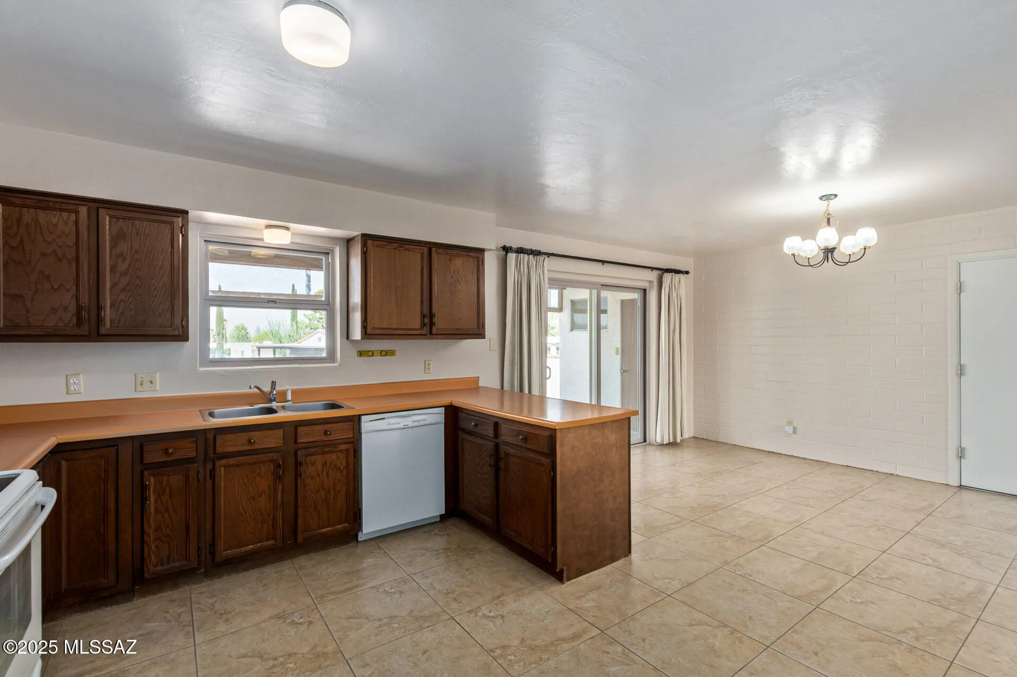 Property Slideshow image 13 of 32 | 921 s abrego dr, Green Valley, AZ, 85614