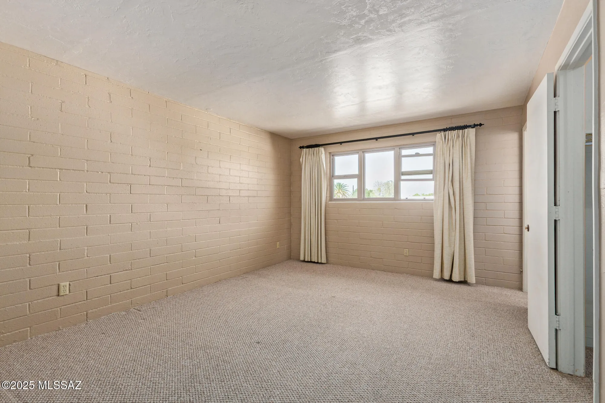 Property Slideshow image 15 of 32 | 921 s abrego dr, Green Valley, AZ, 85614