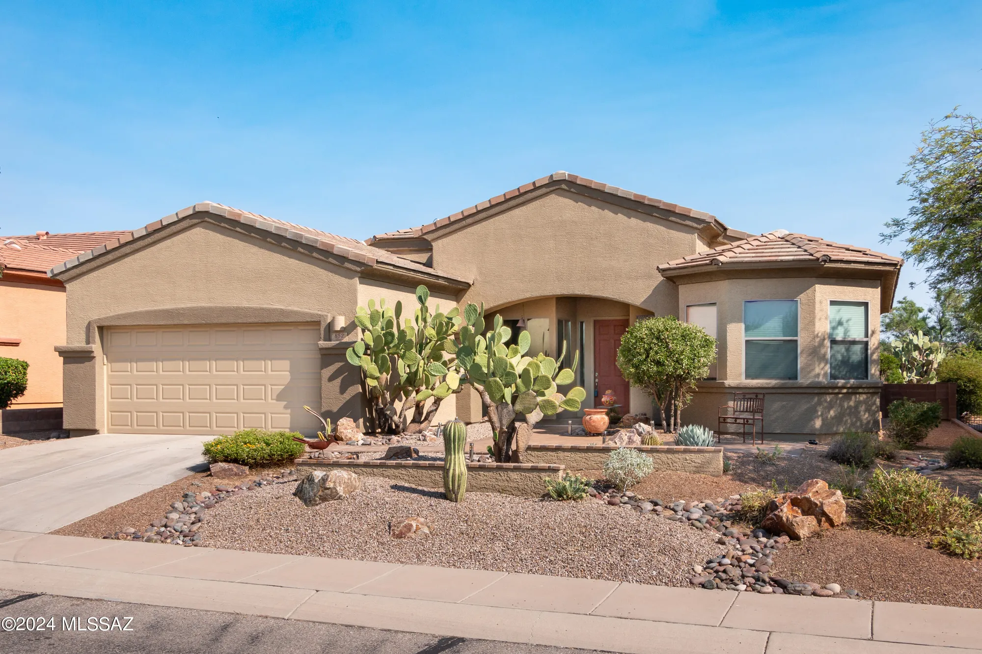 Property Slideshow image 3 of 50 | 852 w mountain stone dr, Green Valley, AZ, 85614