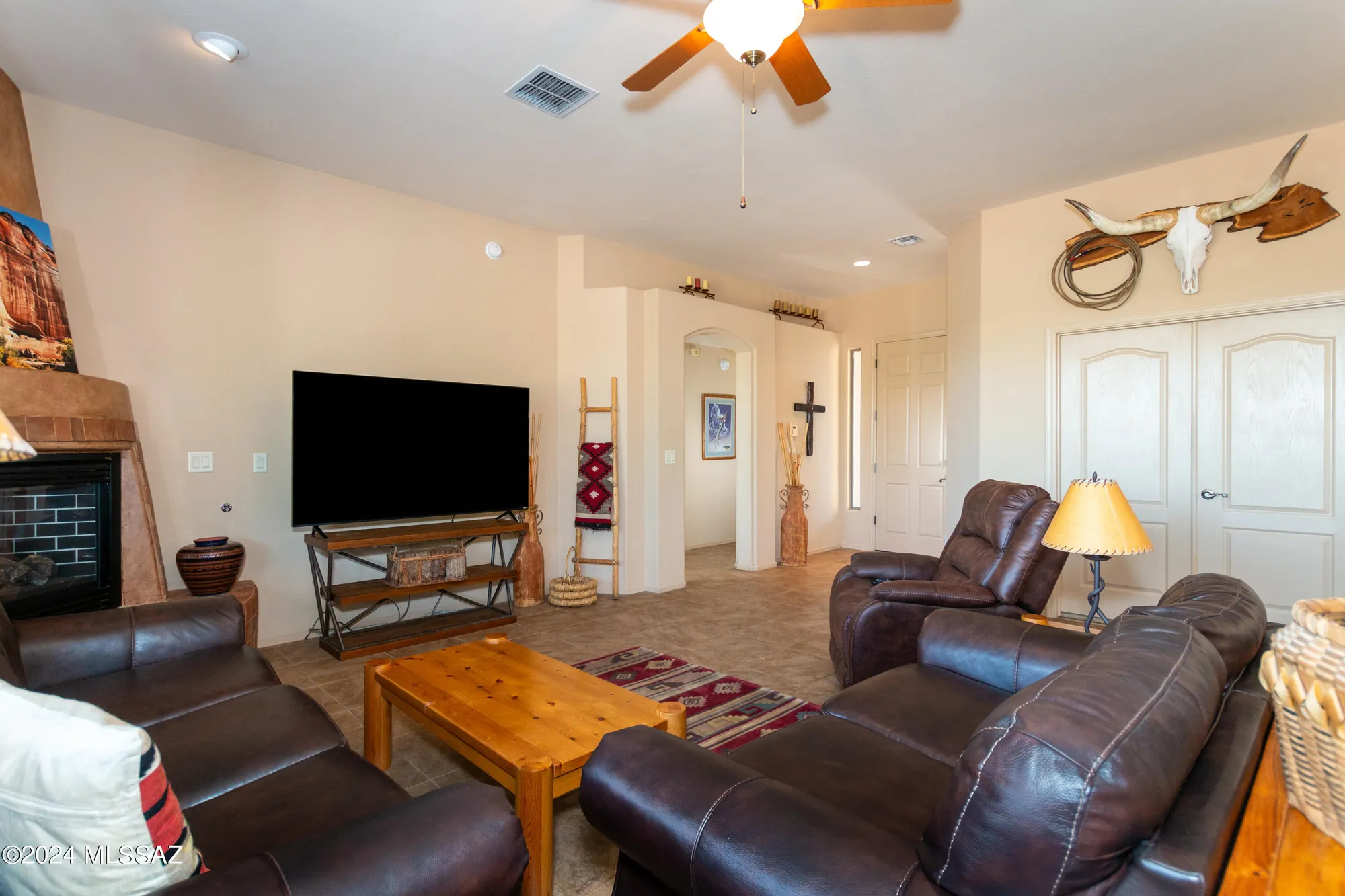 Property Slideshow image 5 of 50 | 852 w mountain stone dr, Green Valley, AZ, 85614