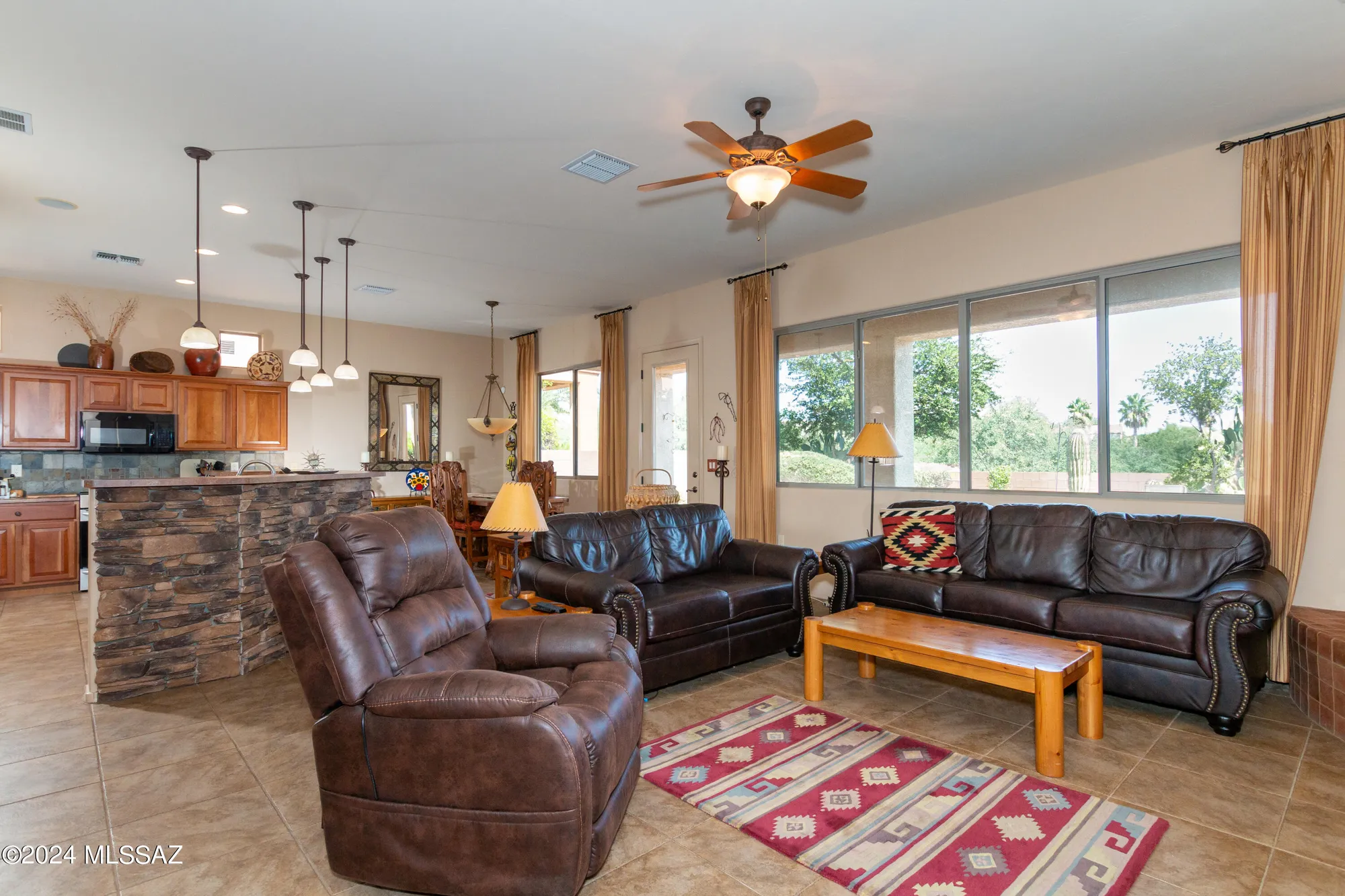 Property Slideshow image 8 of 50 | 852 w mountain stone dr, Green Valley, AZ, 85614