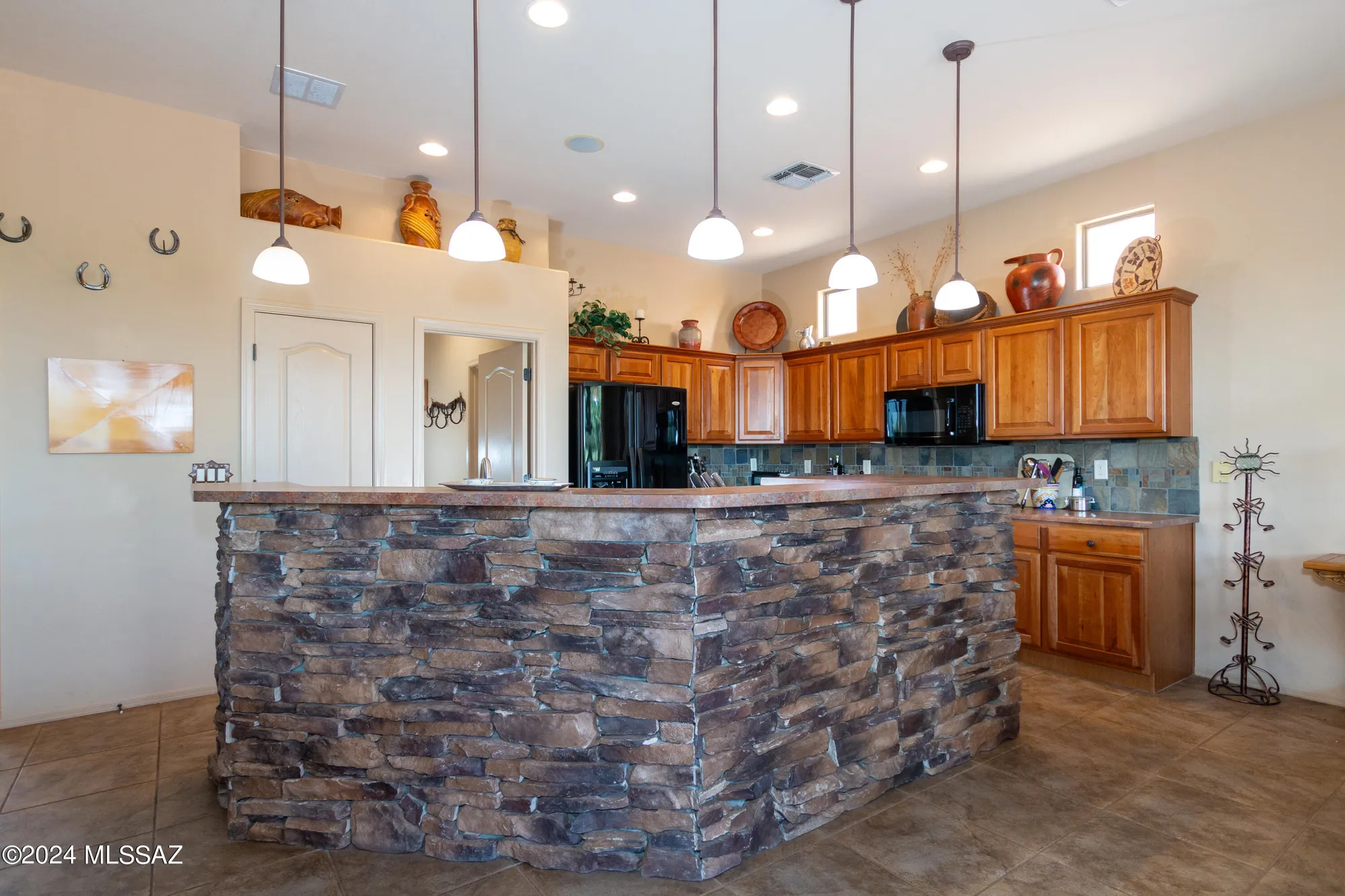 Property Slideshow image 9 of 50 | 852 w mountain stone dr, Green Valley, AZ, 85614