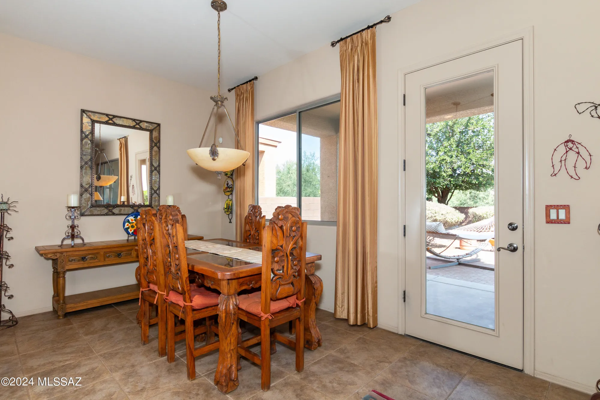 Property Slideshow image 10 of 50 | 852 w mountain stone dr, Green Valley, AZ, 85614