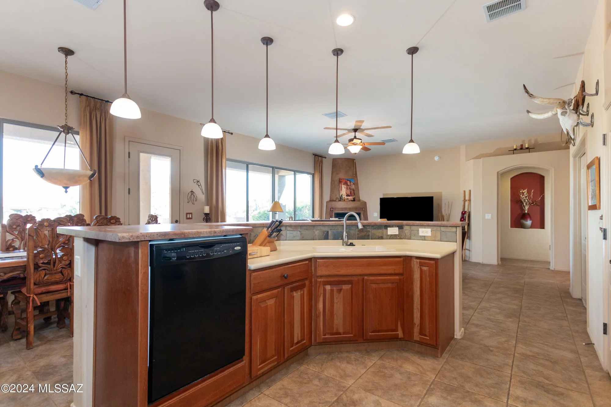 Property Slideshow image 11 of 50 | 852 w mountain stone dr, Green Valley, AZ, 85614