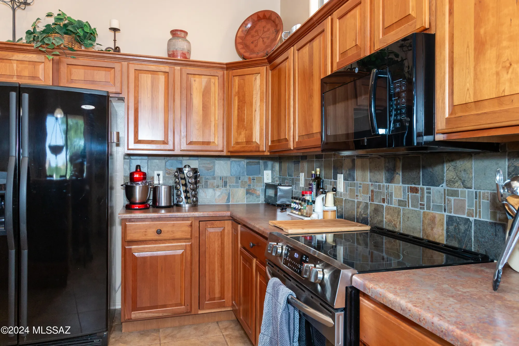 Property Slideshow image 13 of 50 | 852 w mountain stone dr, Green Valley, AZ, 85614
