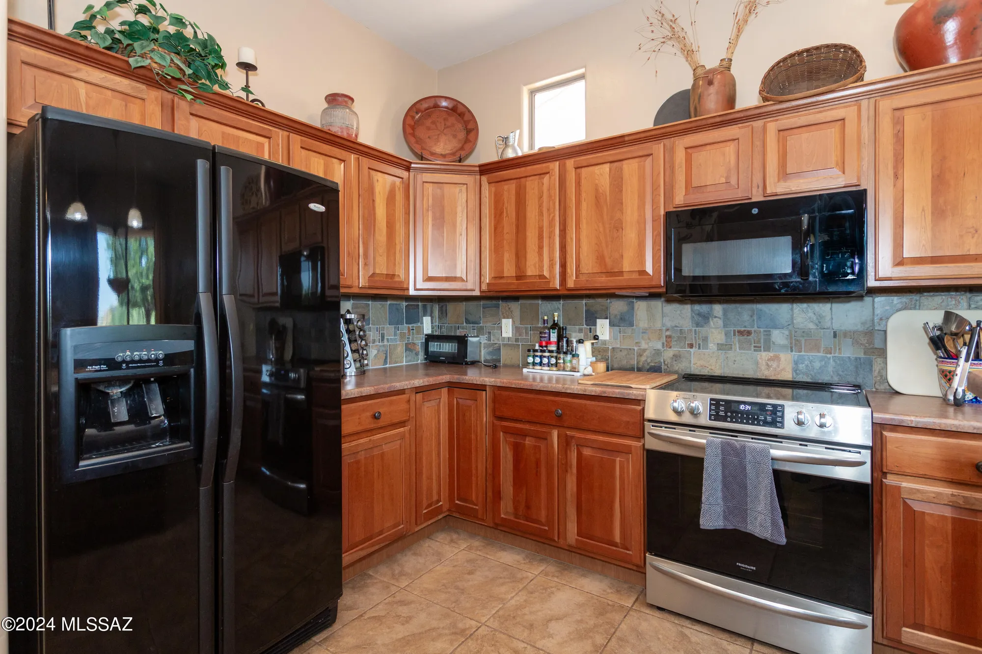 Property Slideshow image 14 of 50 | 852 w mountain stone dr, Green Valley, AZ, 85614