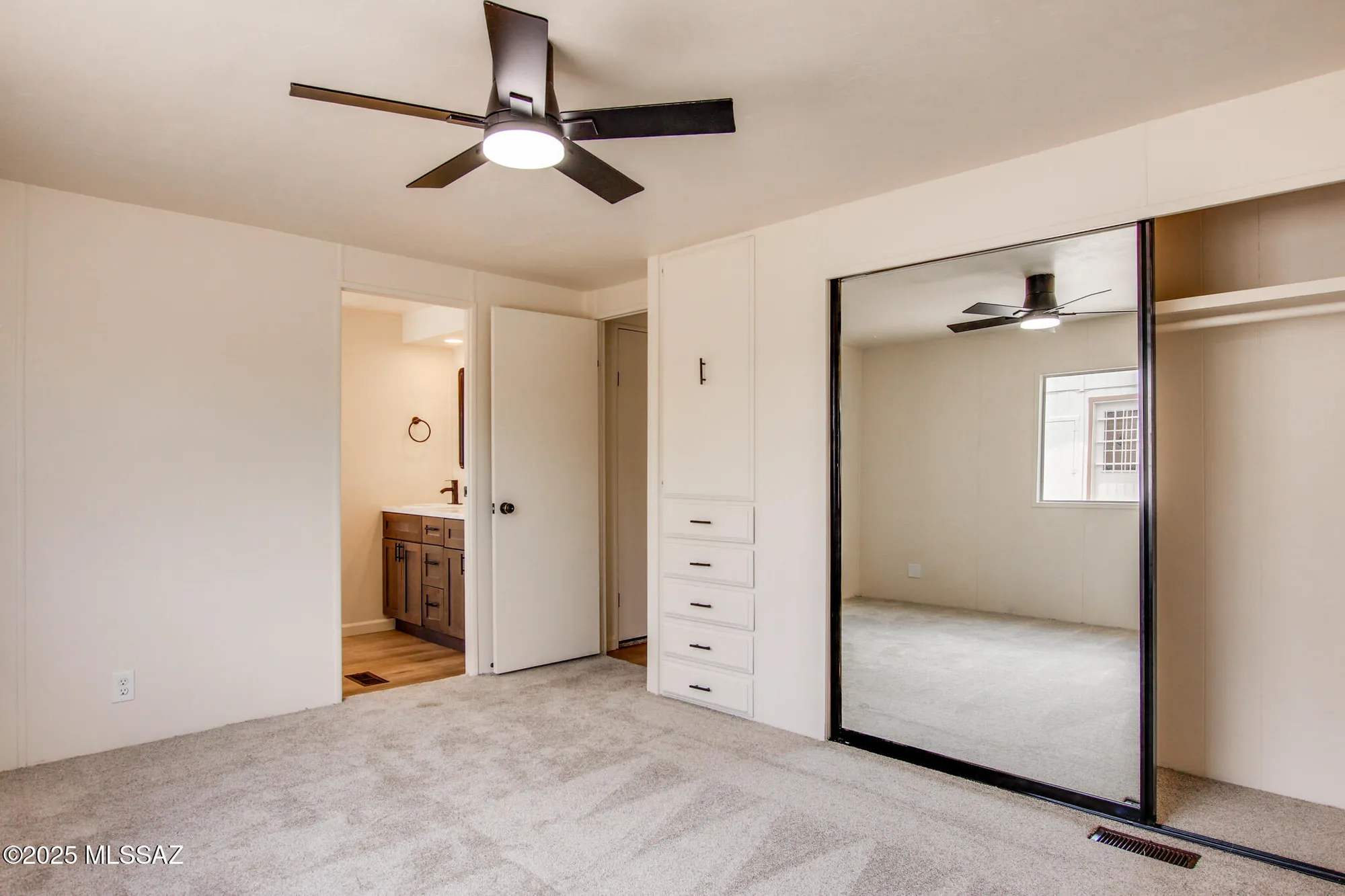 Property Slideshow image 16 of 37 | 270 w pinon dr, Green Valley, AZ, 85614