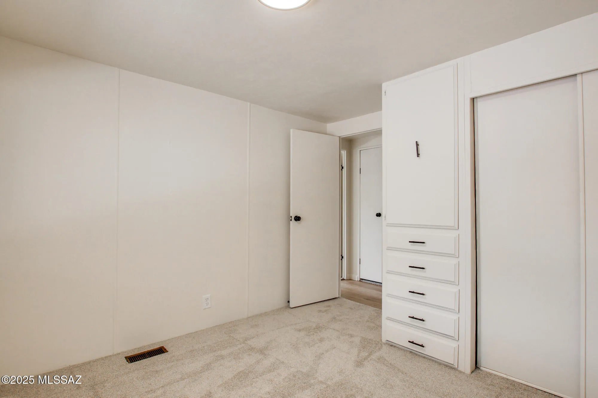 Property Slideshow image 18 of 37 | 270 w pinon dr, Green Valley, AZ, 85614