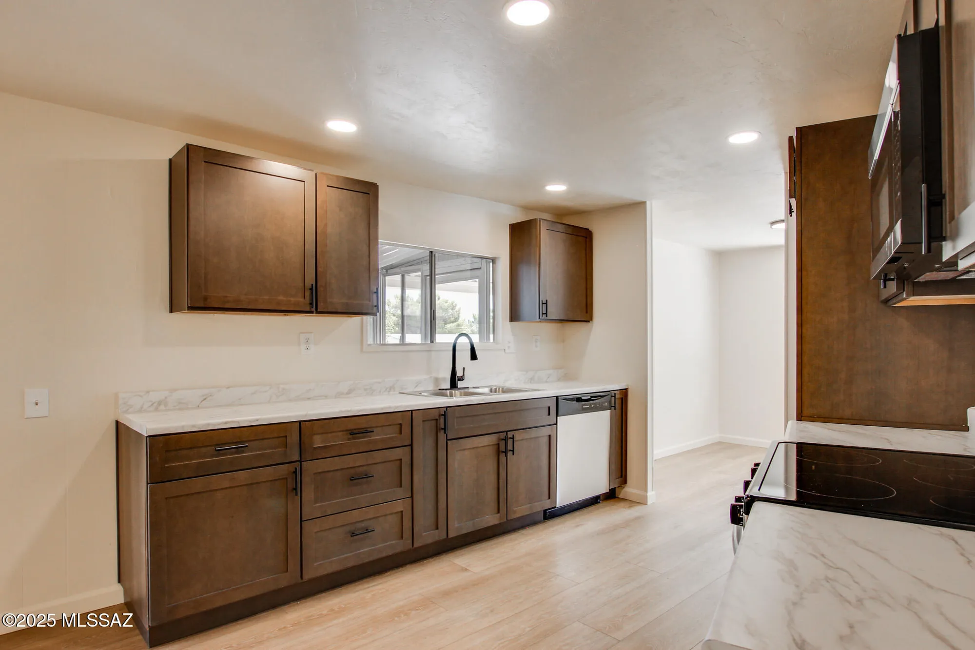 Property Slideshow image 3 of 37 | 270 w pinon dr, Green Valley, AZ, 85614