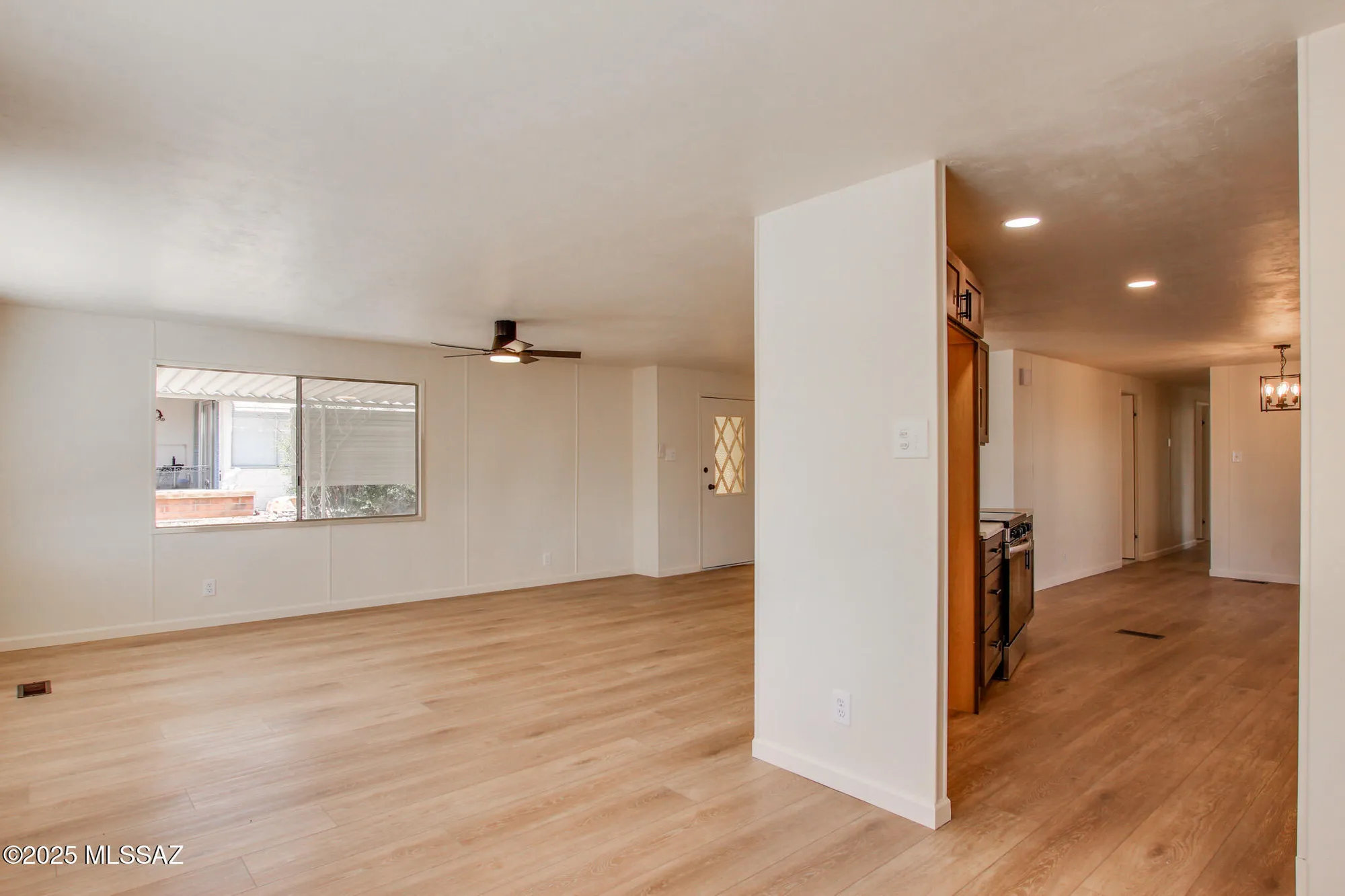 Property Slideshow image 5 of 37 | 270 w pinon dr, Green Valley, AZ, 85614