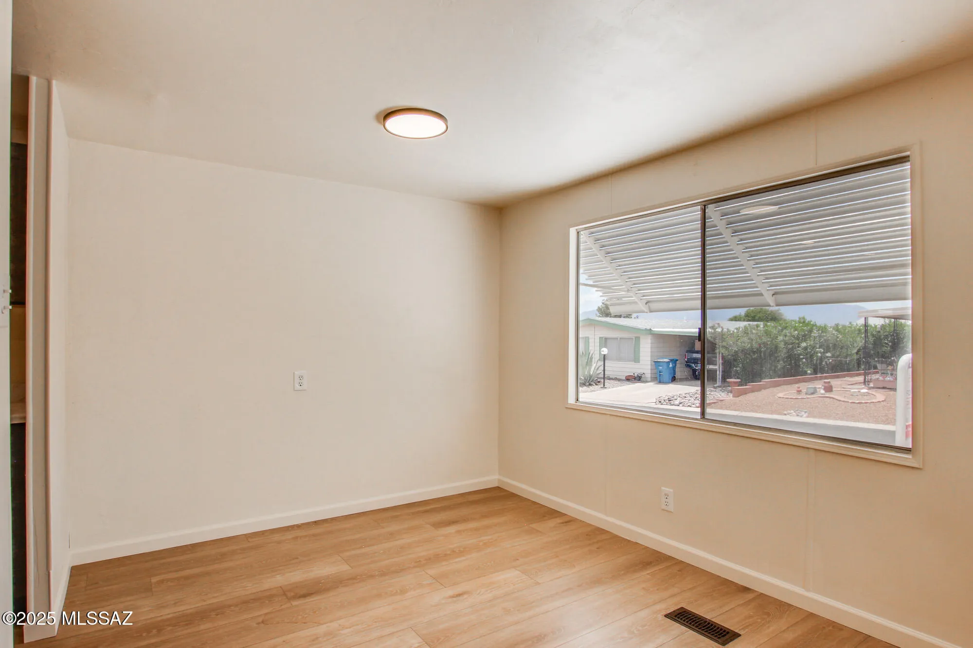 Property Slideshow image 8 of 37 | 270 w pinon dr, Green Valley, AZ, 85614