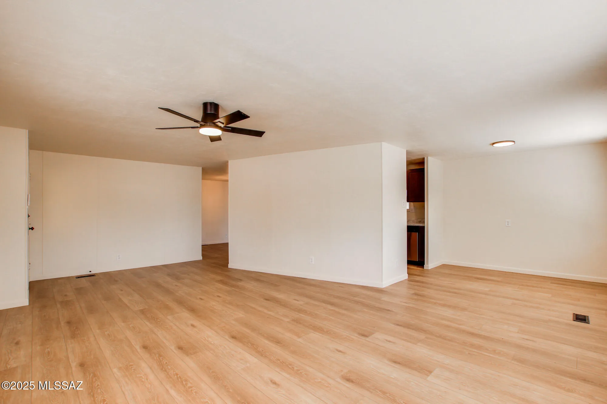 Property Slideshow image 11 of 37 | 270 w pinon dr, Green Valley, AZ, 85614