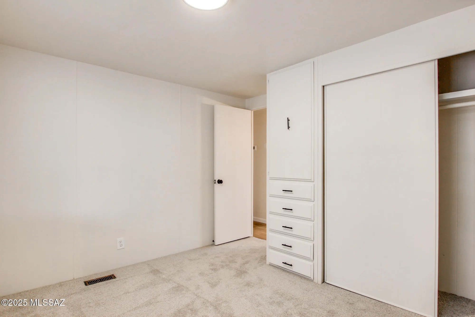 Property Slideshow image 22 of 37 | 270 w pinon dr, Green Valley, AZ, 85614