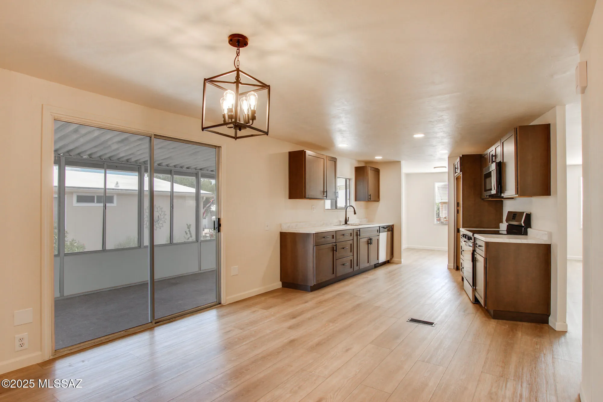 Property Slideshow image 2 of 37 | 270 w pinon dr, Green Valley, AZ, 85614