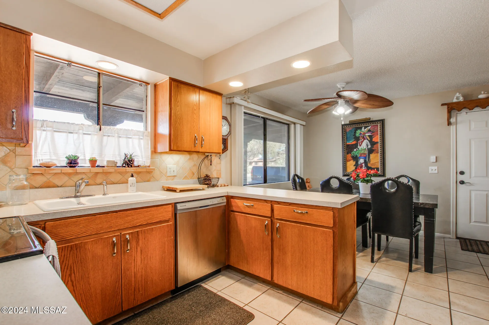 Property Slideshow image 26 of 45 | 321 s abrego dr, Green Valley, AZ, 85614