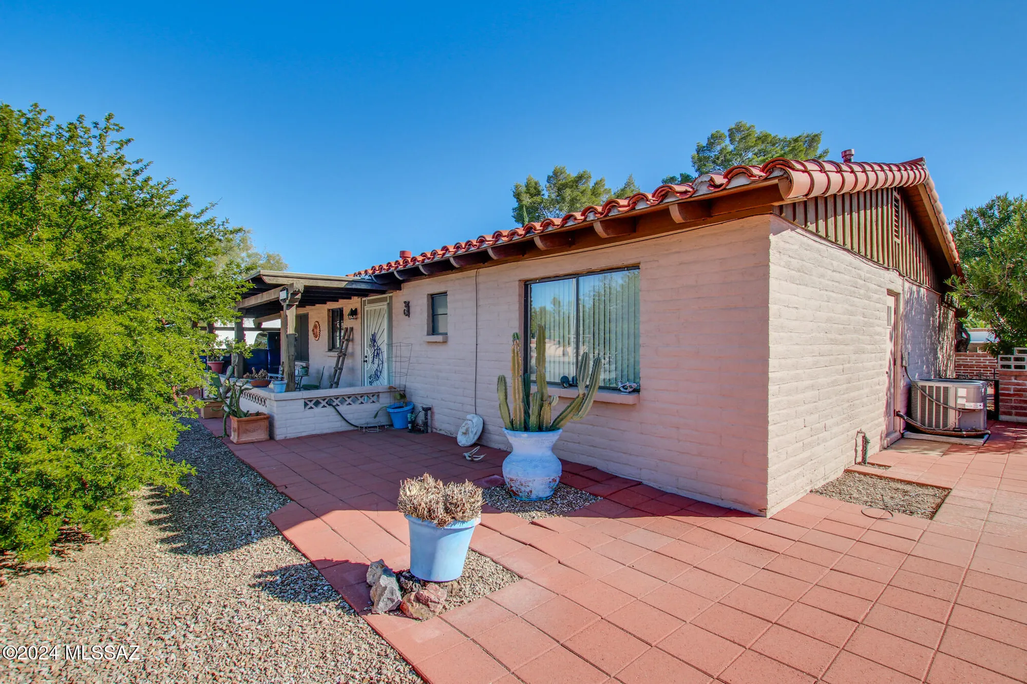 Property Slideshow image 39 of 45 | 321 s abrego dr, Green Valley, AZ, 85614