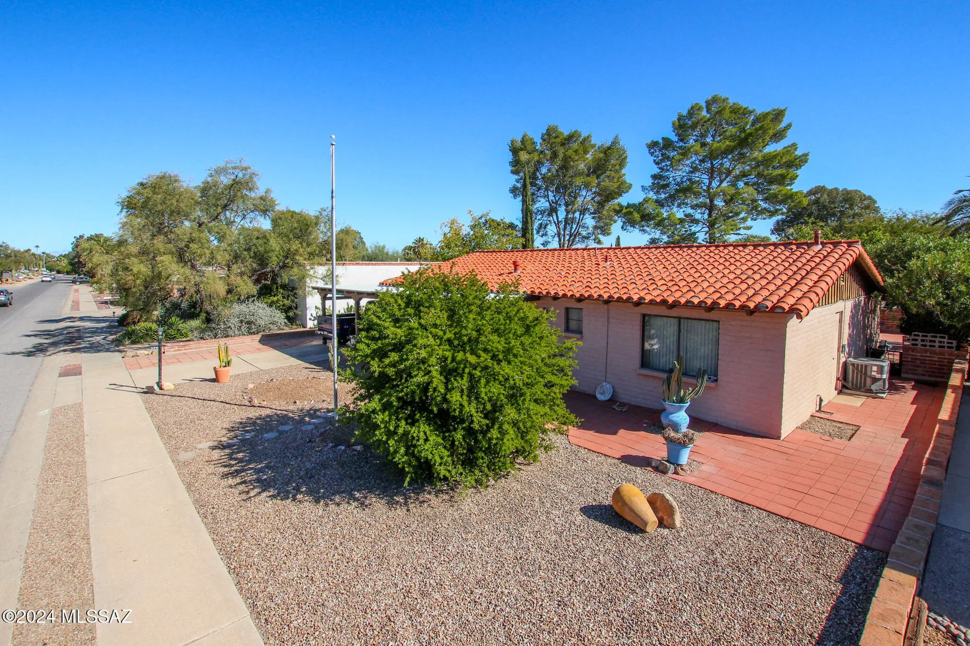 Property Slideshow image 43 of 45 | 321 s abrego dr, Green Valley, AZ, 85614