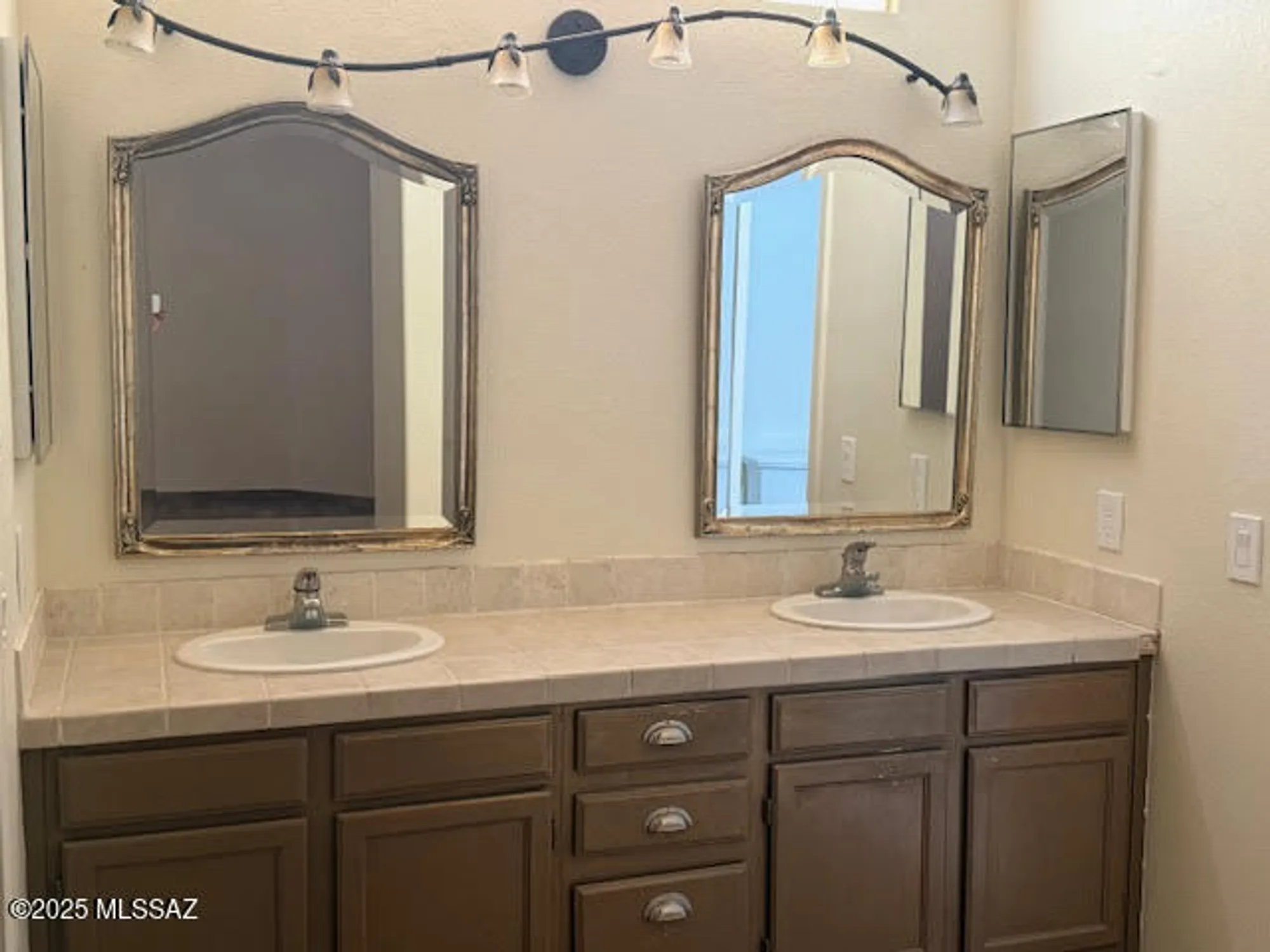 Property Slideshow image 11 of 20 | 788 w fountain creek dr, Green Valley, AZ, 85614