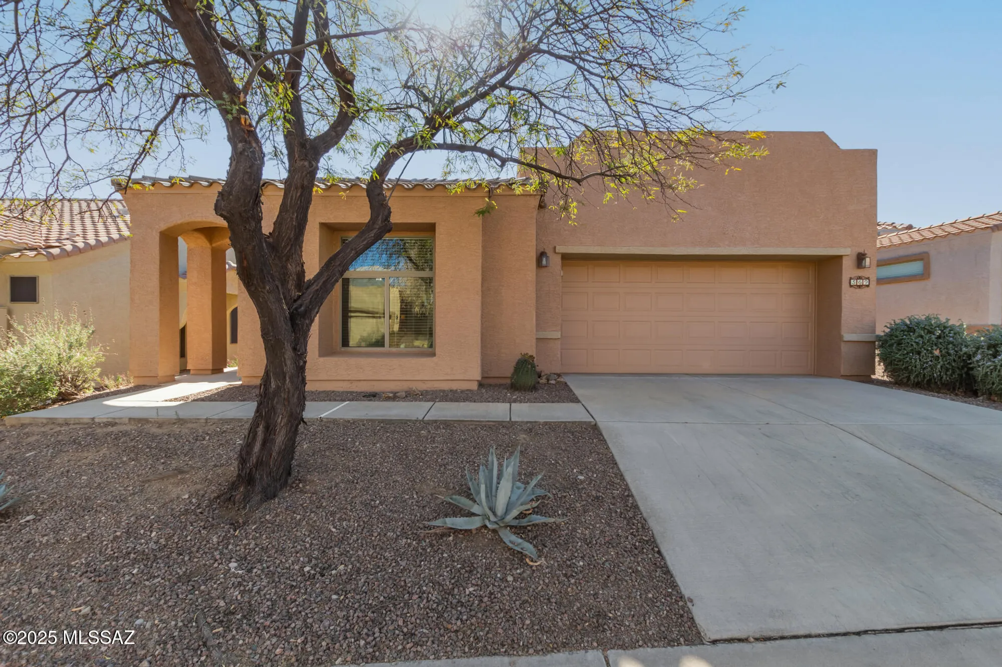 Property Slideshow image 1 of 30 | 569 w shadow wood st, Green Valley, AZ, 85614