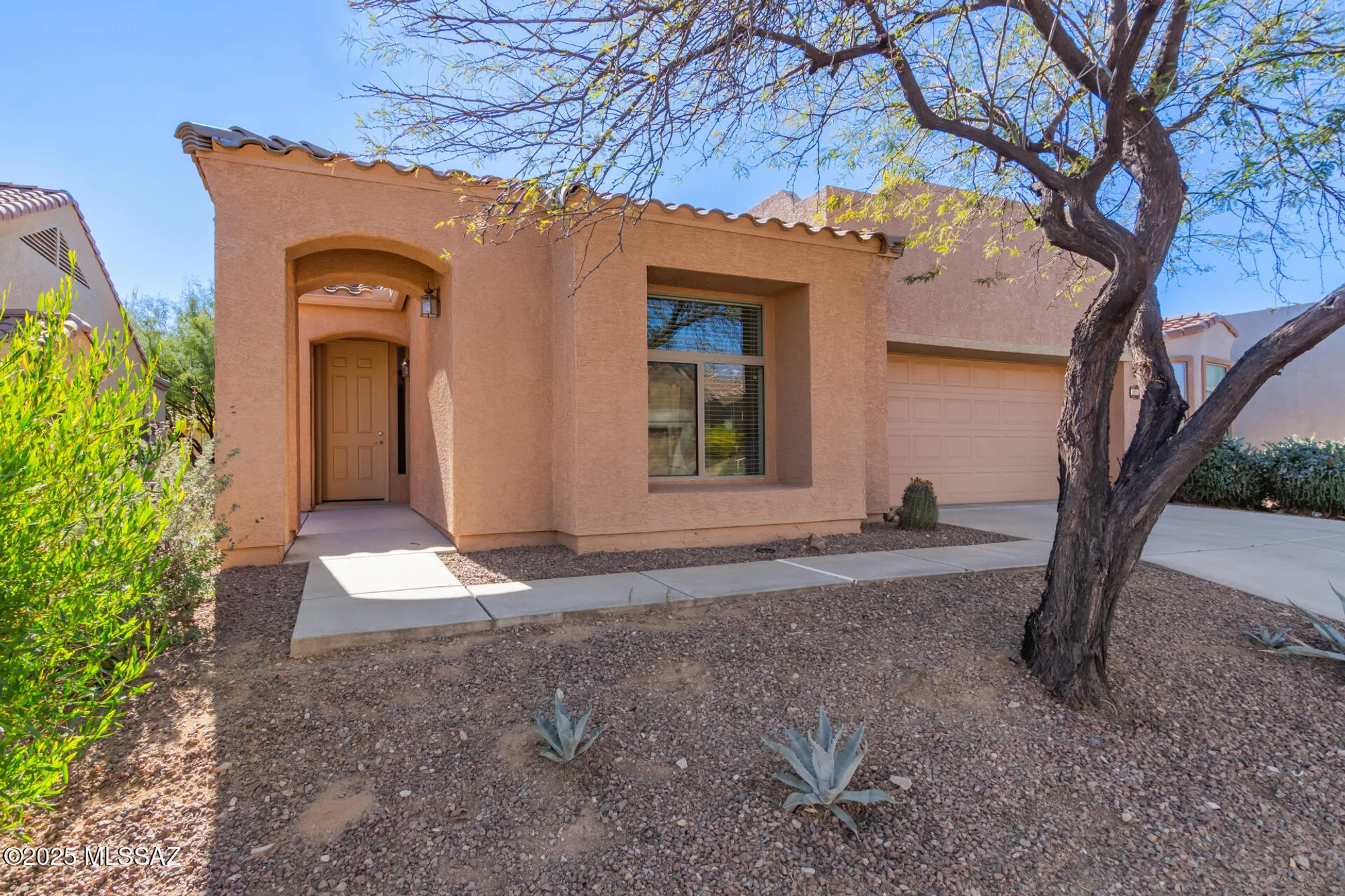 Property Slideshow image 2 of 30 | 569 w shadow wood st, Green Valley, AZ, 85614