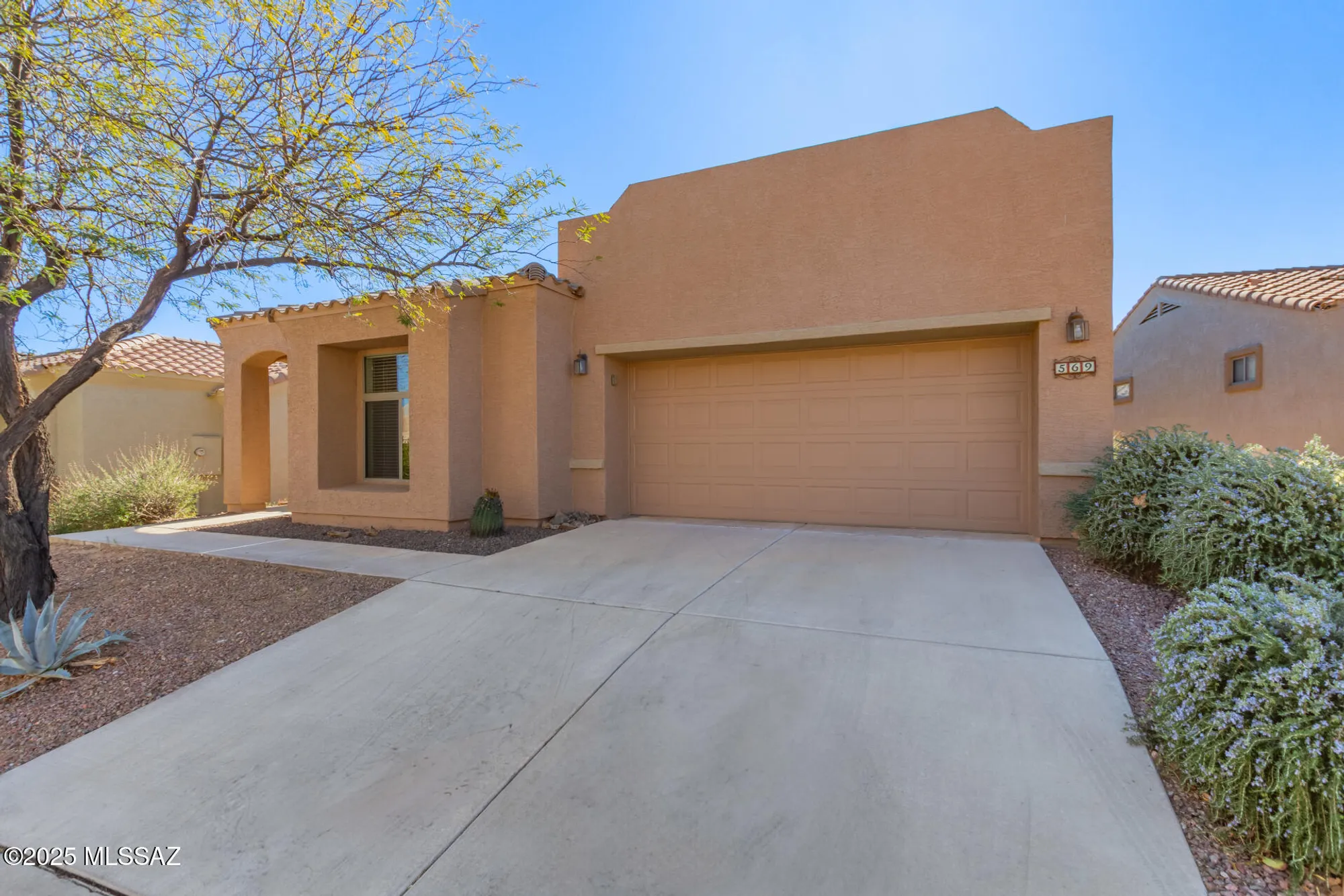 Property Slideshow image 3 of 30 | 569 w shadow wood st, Green Valley, AZ, 85614