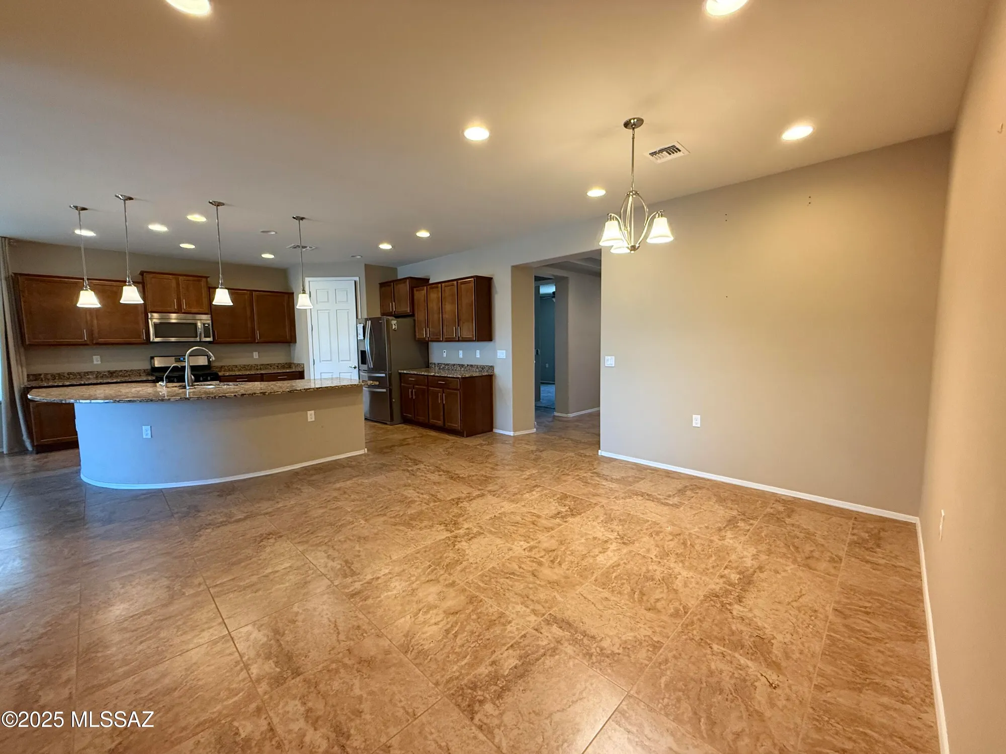 Property Slideshow image 13 of 42 | 13834 e cardemore dr, Vail, AZ, 85641