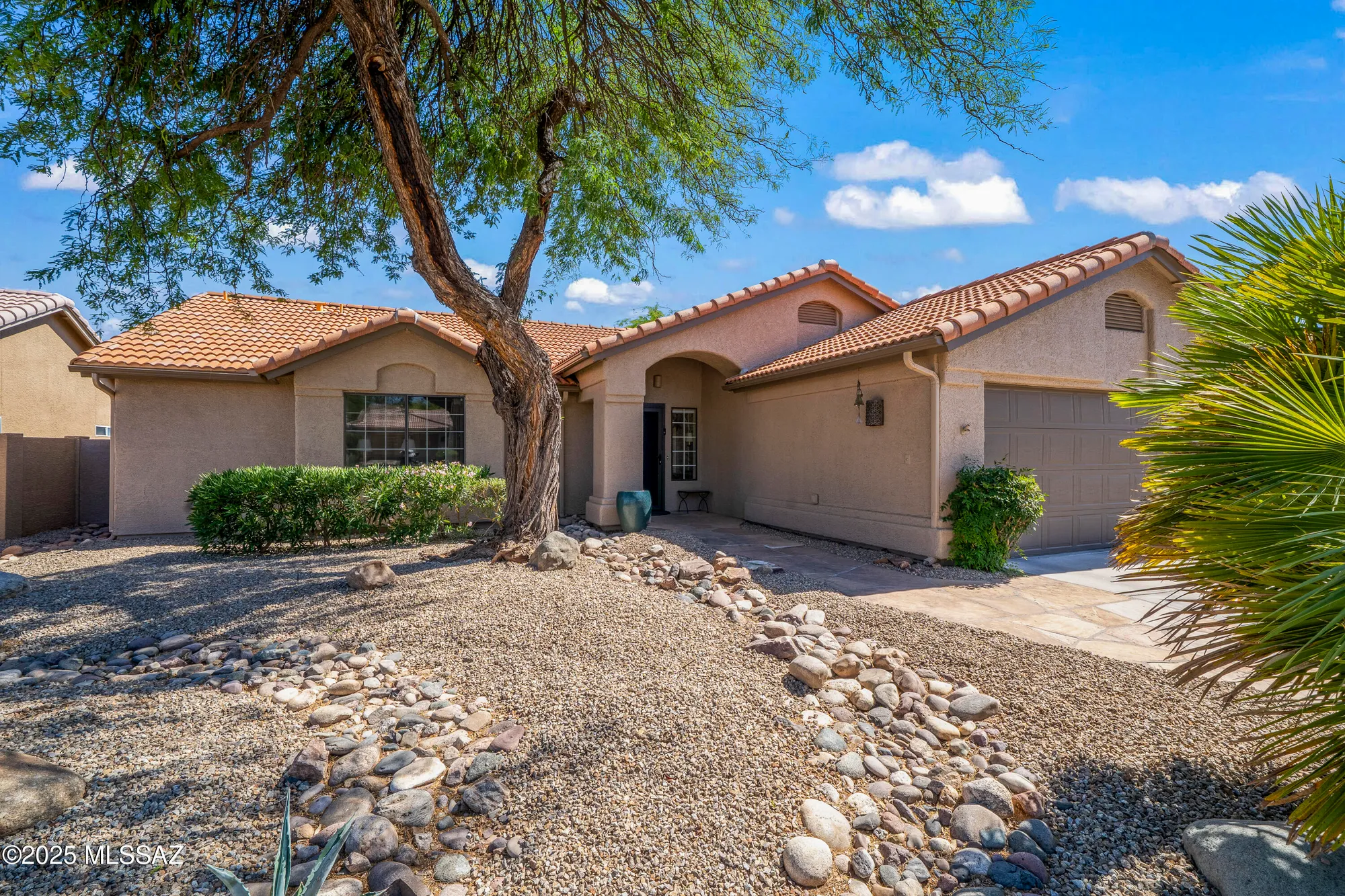 Property Slideshow image 1 of 38 | 63719 e whispering tree ln, Saddlebrooke, AZ, 85739
