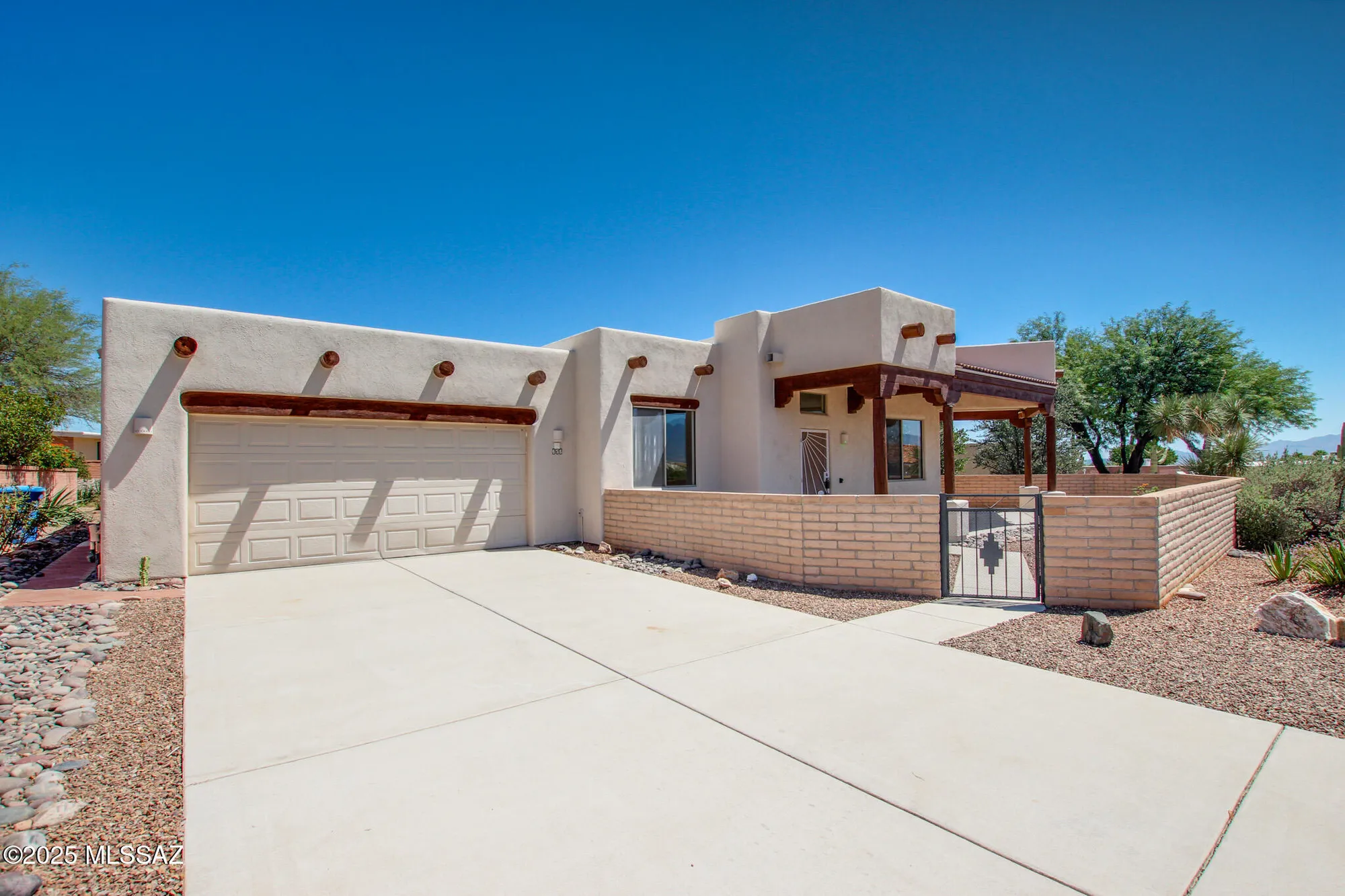 Property Slideshow image 1 of 43 | 656 w rio moctezuma, Green Valley, AZ, 85614