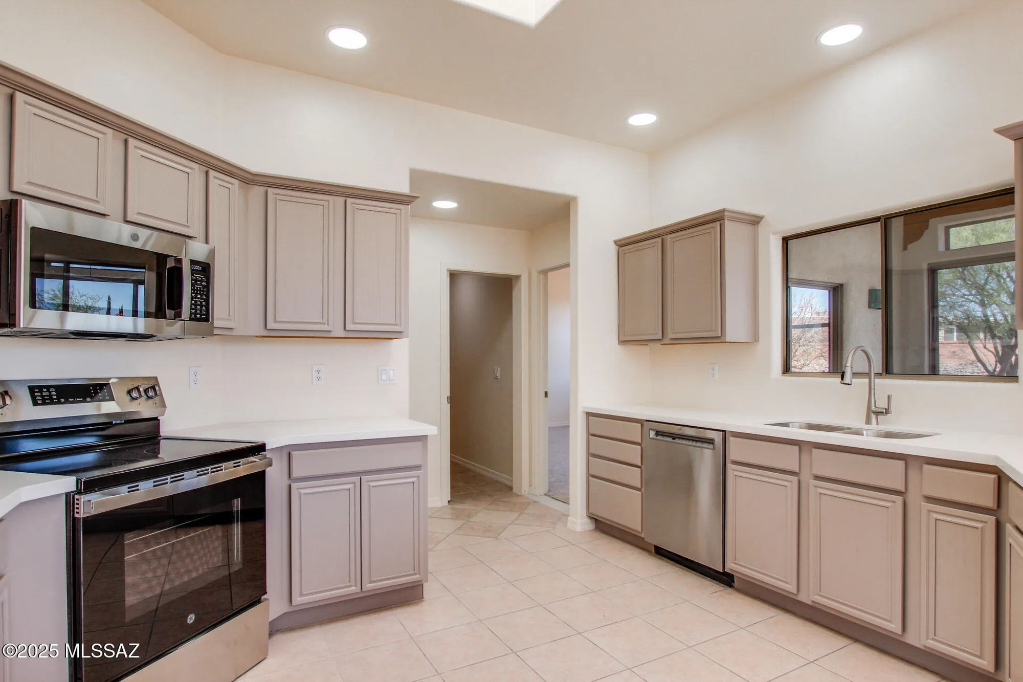 Property Slideshow image 2 of 43 | 656 w rio moctezuma, Green Valley, AZ, 85614