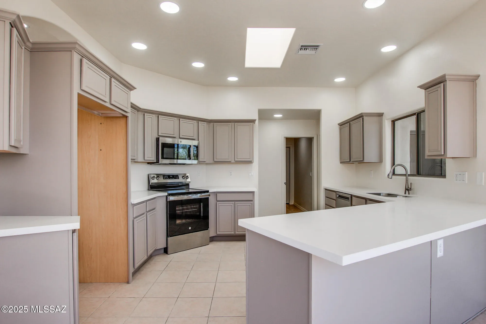 Property Slideshow image 3 of 43 | 656 w rio moctezuma, Green Valley, AZ, 85614