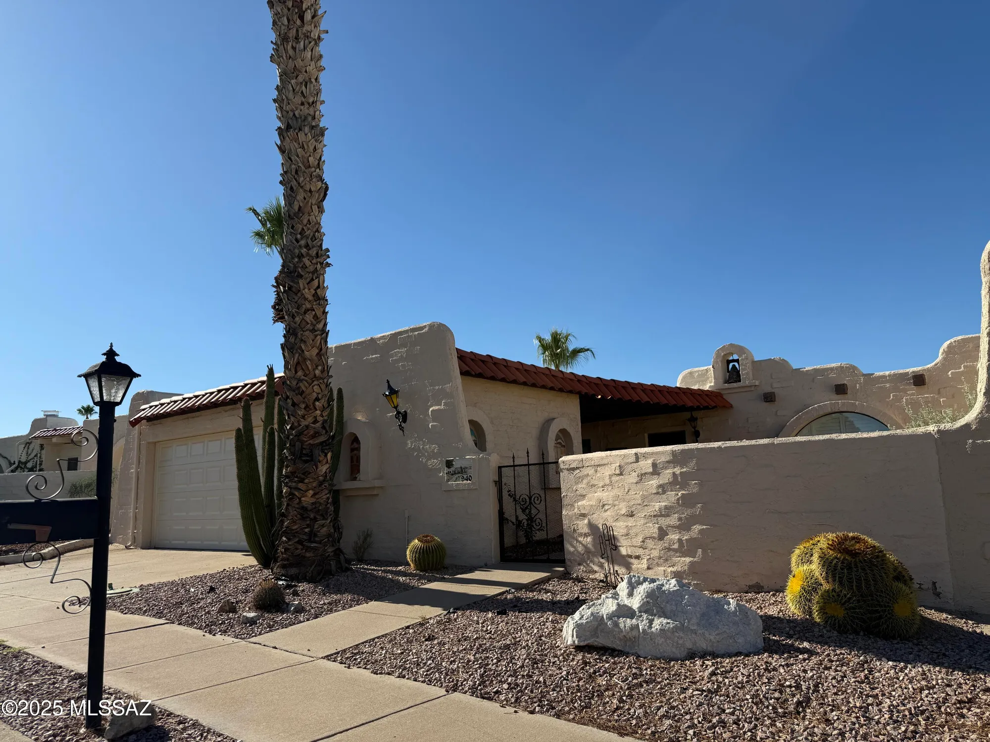 Property Slideshow image 2 of 21 | 940 w circulo napa, Green Valley, AZ, 85614