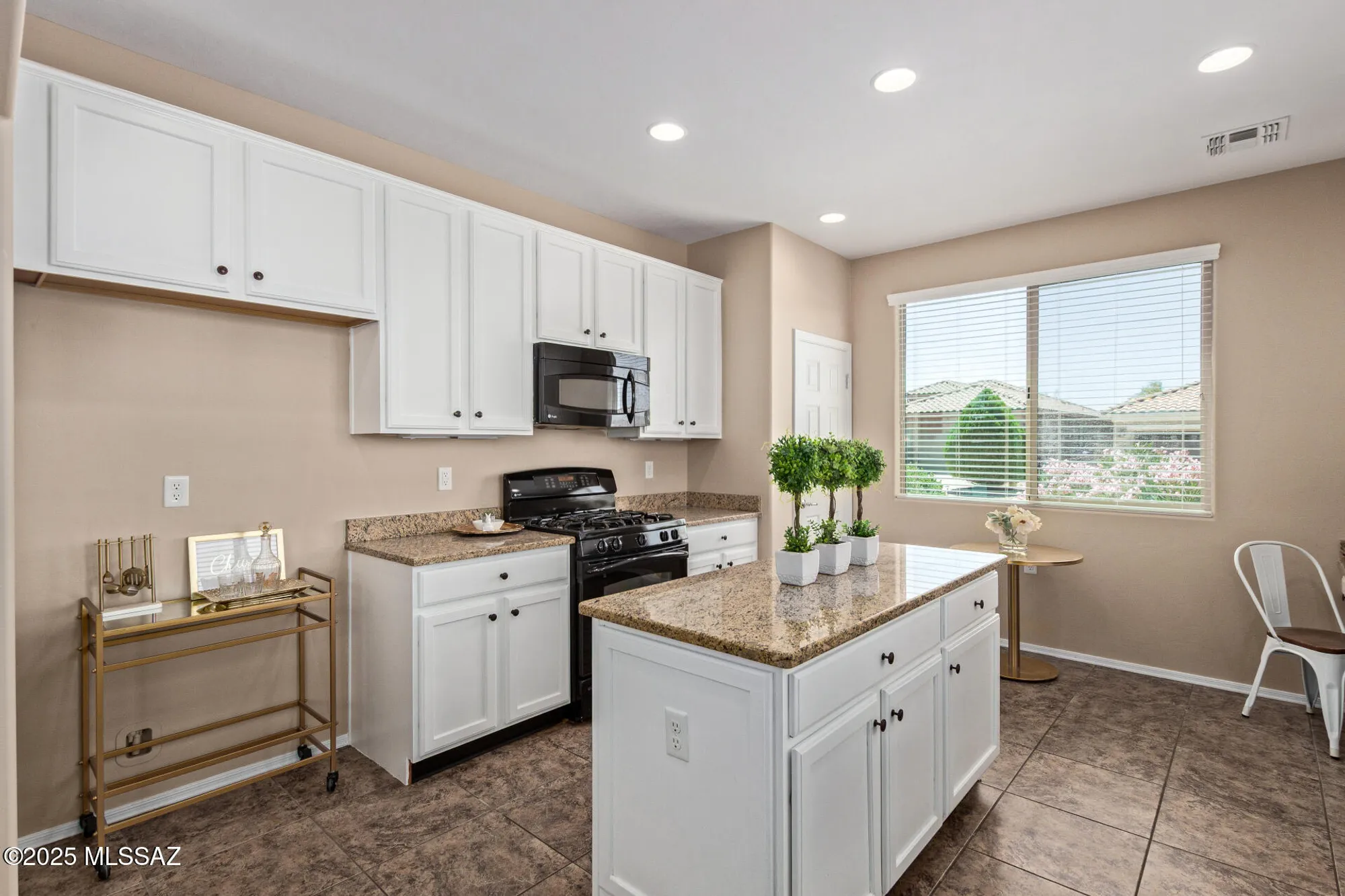 Property Slideshow image 15 of 28 | 13975 e stanhope blvd, Vail, AZ, 85641