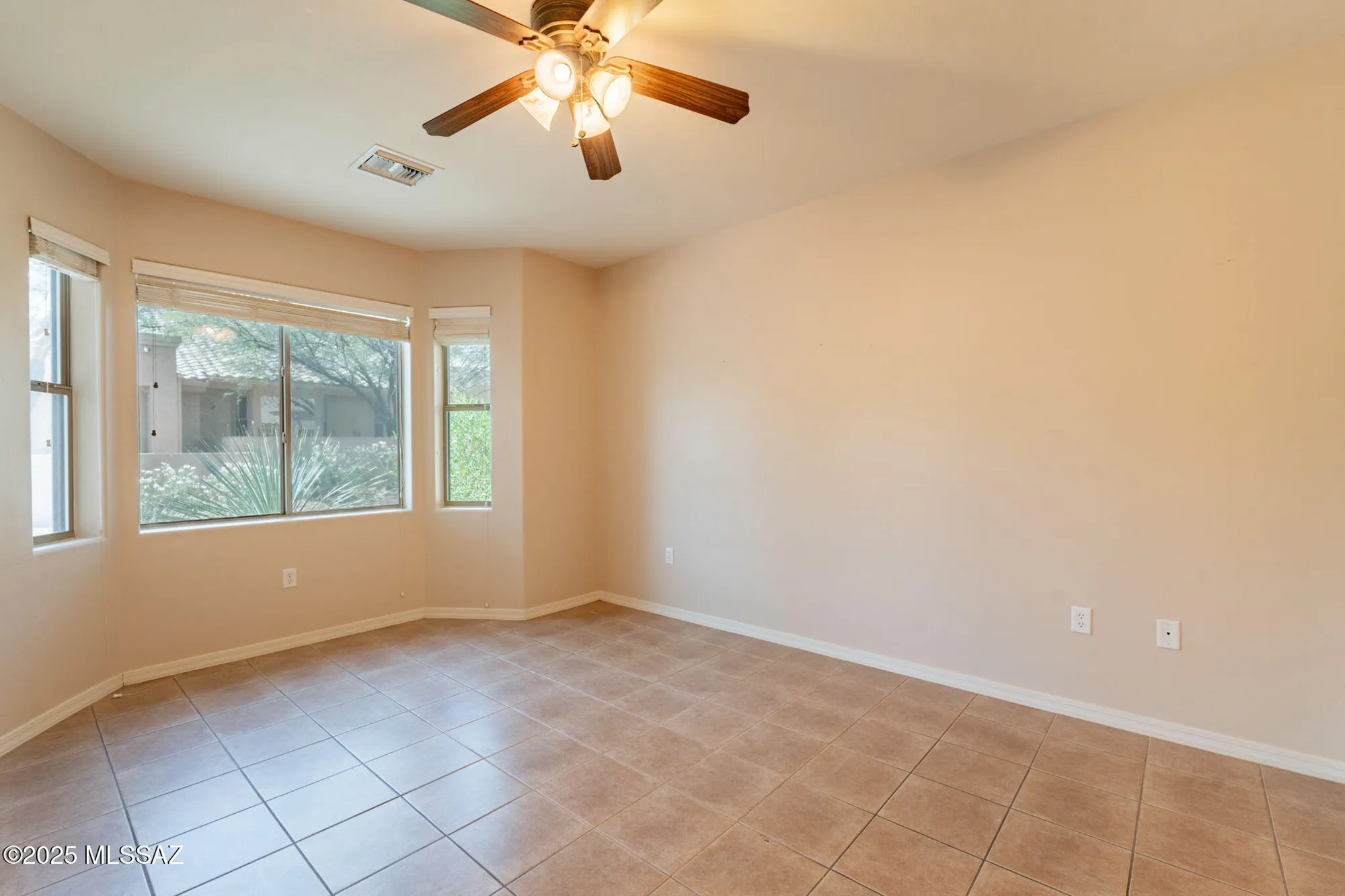 Property Slideshow image 4 of 45 | 503 w shadow wood st, Green Valley, AZ, 85614