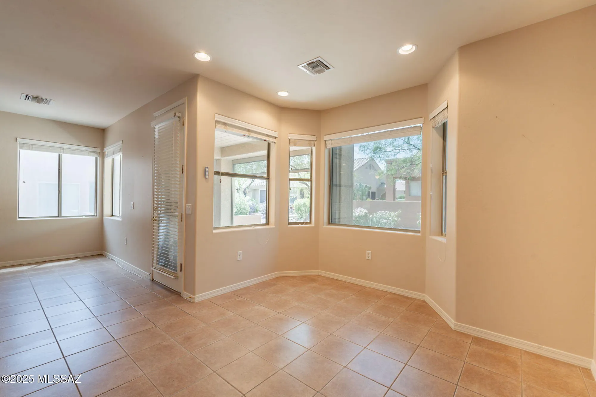 Property Slideshow image 13 of 45 | 503 w shadow wood st, Green Valley, AZ, 85614