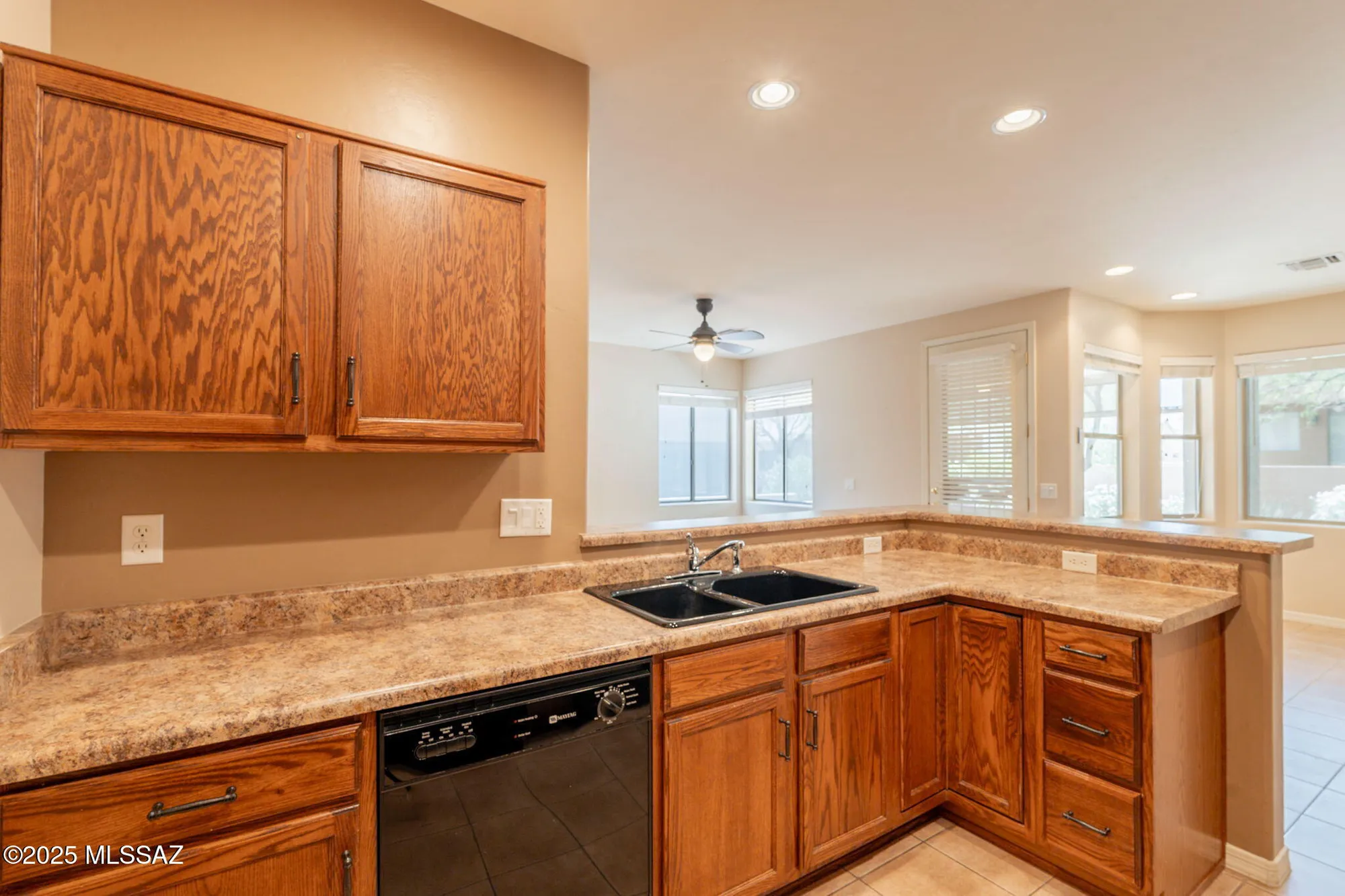 Property Slideshow image 16 of 45 | 503 w shadow wood st, Green Valley, AZ, 85614