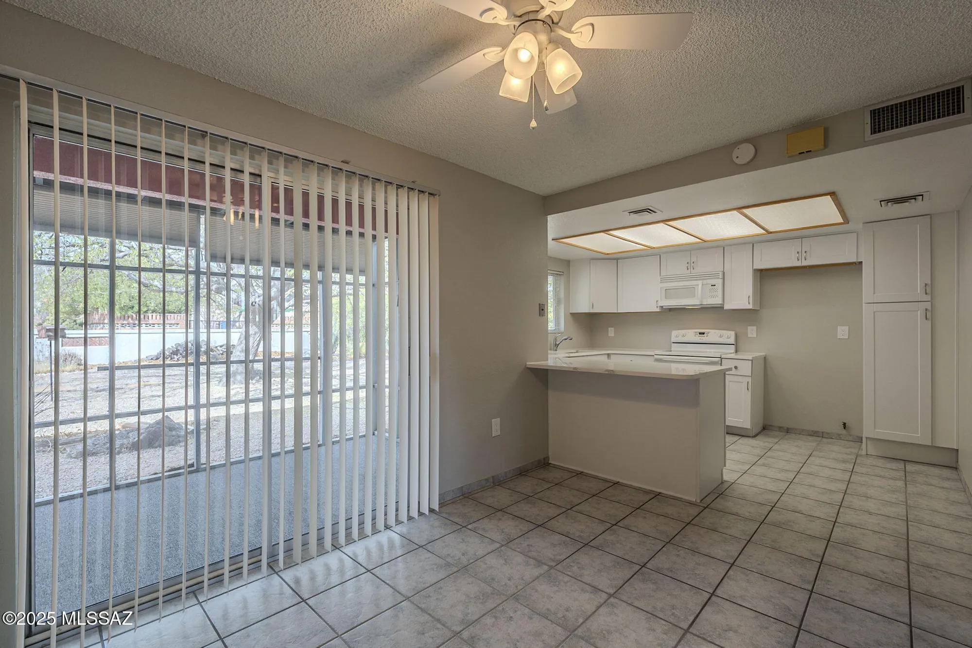 Property Slideshow image 12 of 42 | 653 n avenida tortuga, Green Valley, AZ, 85614
