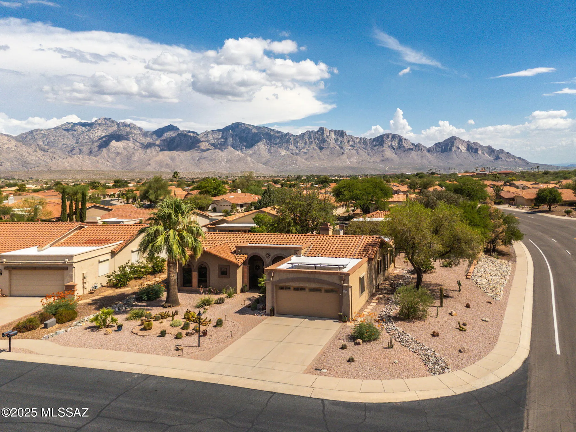 Property Slideshow image 2 of 50 | 1534 e bright angel dr, Oro Valley, AZ, 85755