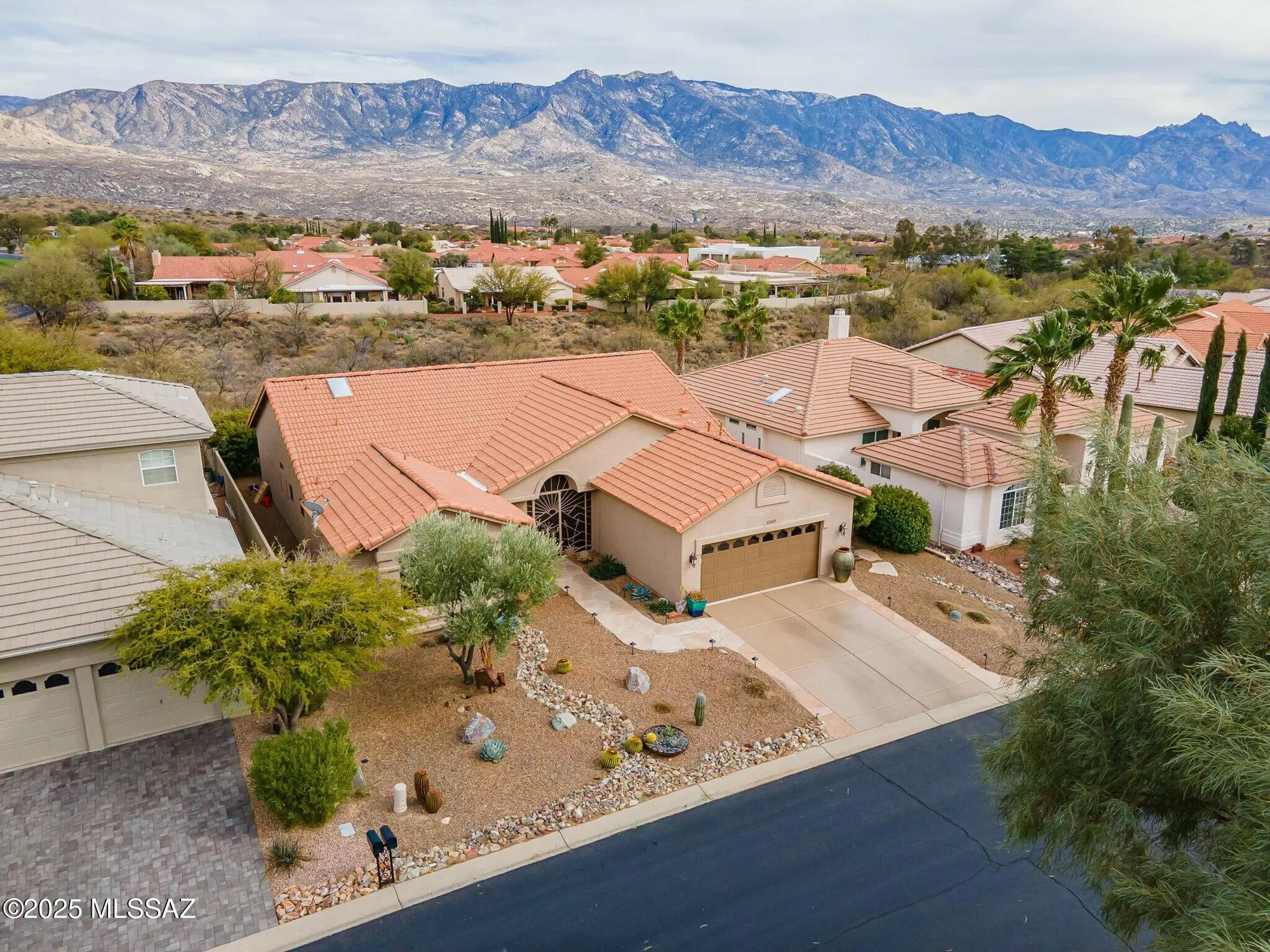 Property Slideshow image 1 of 48 | 37547 s canyon side dr, Saddlebrooke, AZ, 85739