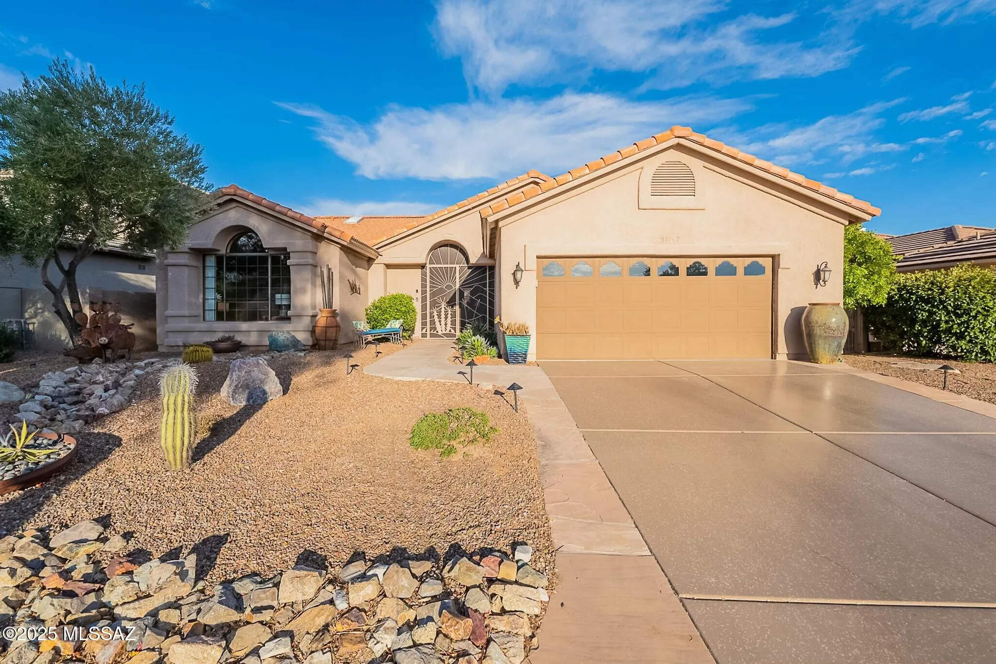 Property Slideshow image 4 of 48 | 37547 s canyon side dr, Saddlebrooke, AZ, 85739