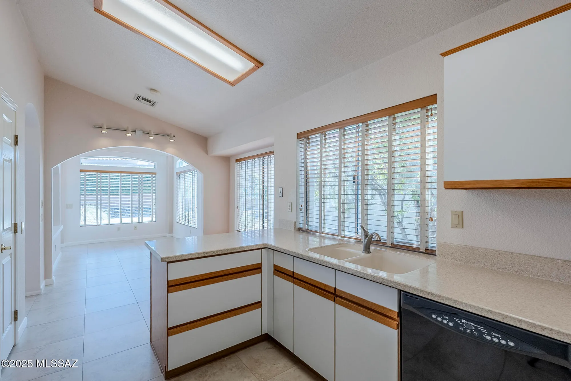 Property Slideshow image 11 of 15 | 14212 n cirrus hill dr, Oro Valley, AZ, 85755