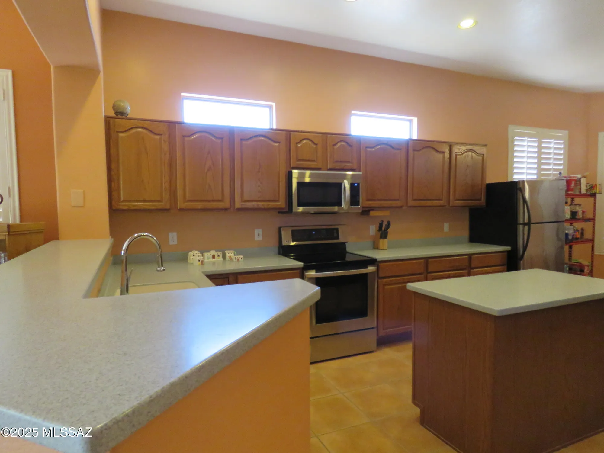 Property Slideshow image 2 of 13 | 9325 n sunflower blossom pl, Tucson, AZ, 85743