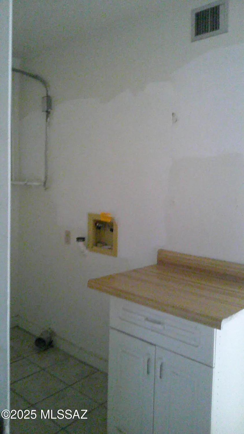 Property Slideshow image 9 of 14 | 352 e paseo verde, Green Valley, AZ, 85614