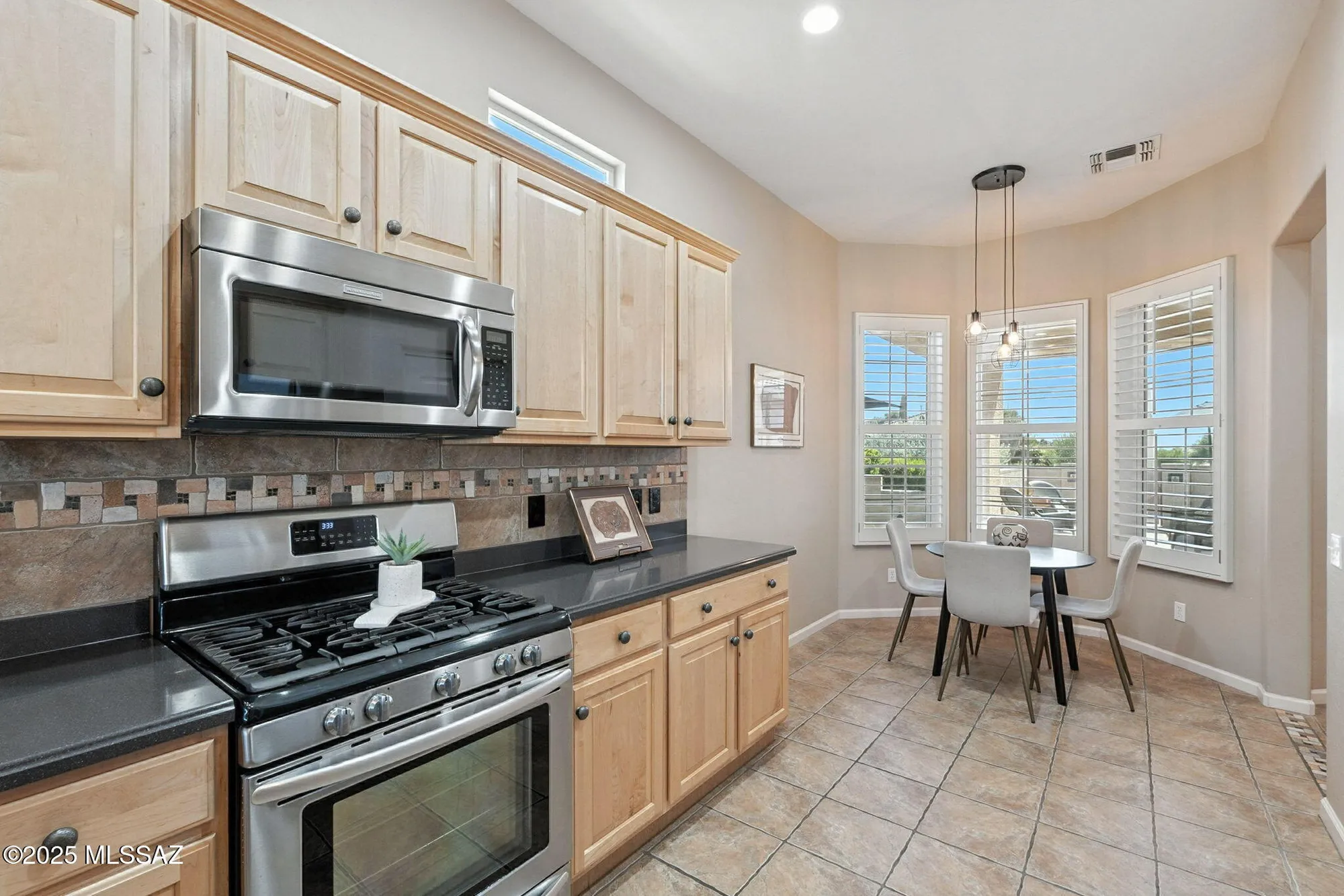 Property Slideshow image 19 of 47 | 13634 n holly grape dr, Marana, AZ, 85658