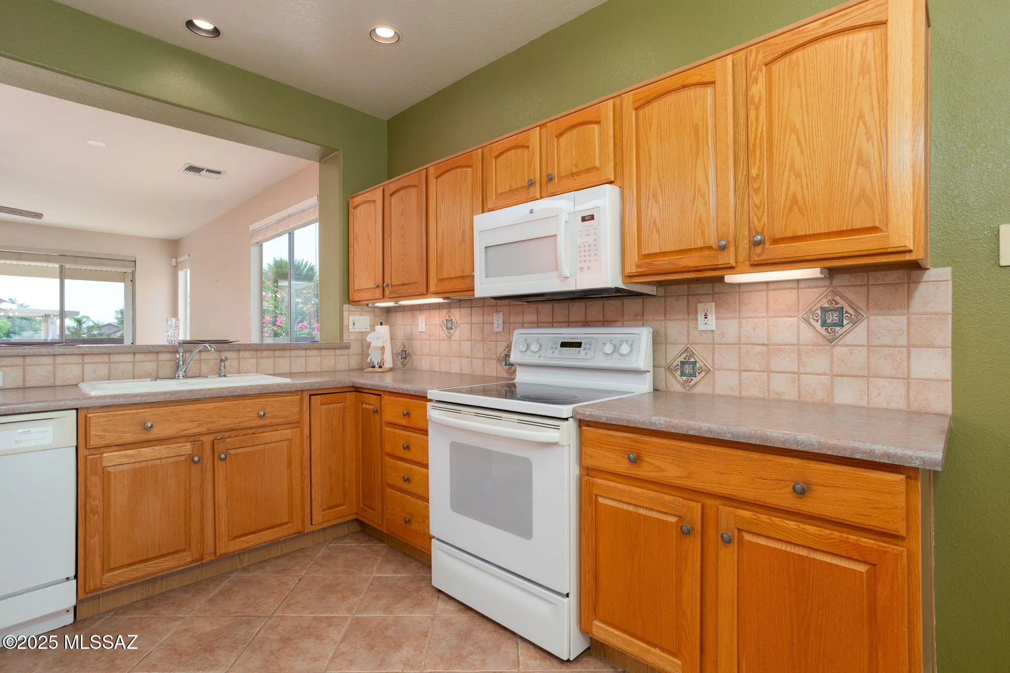 Property Slideshow image 7 of 36 | 9454 n whispering shadows way, Tucson, AZ, 85743