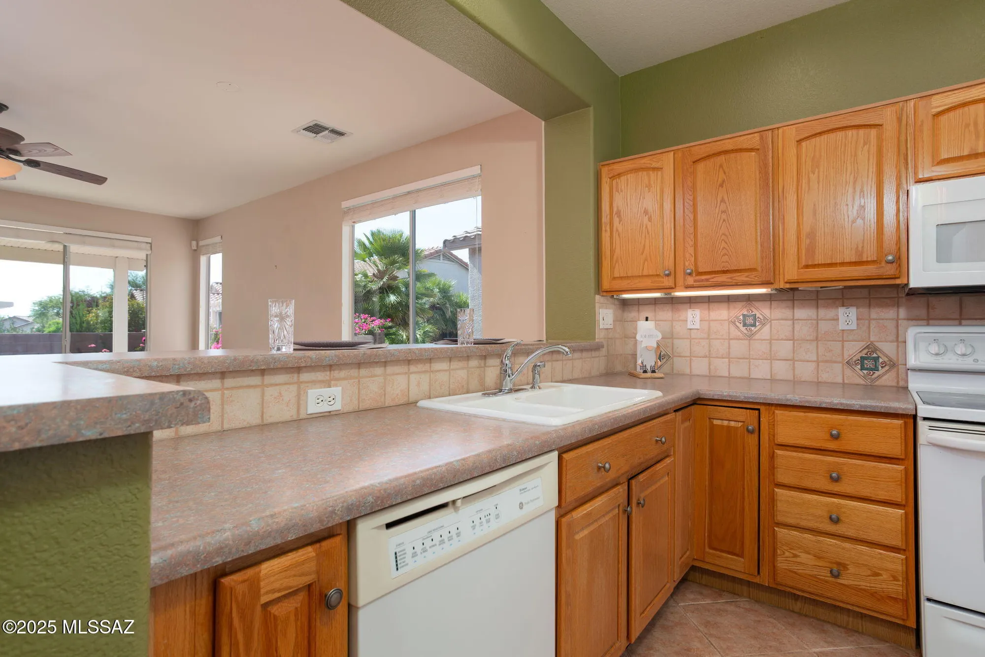 Property Slideshow image 5 of 36 | 9454 n whispering shadows way, Tucson, AZ, 85743